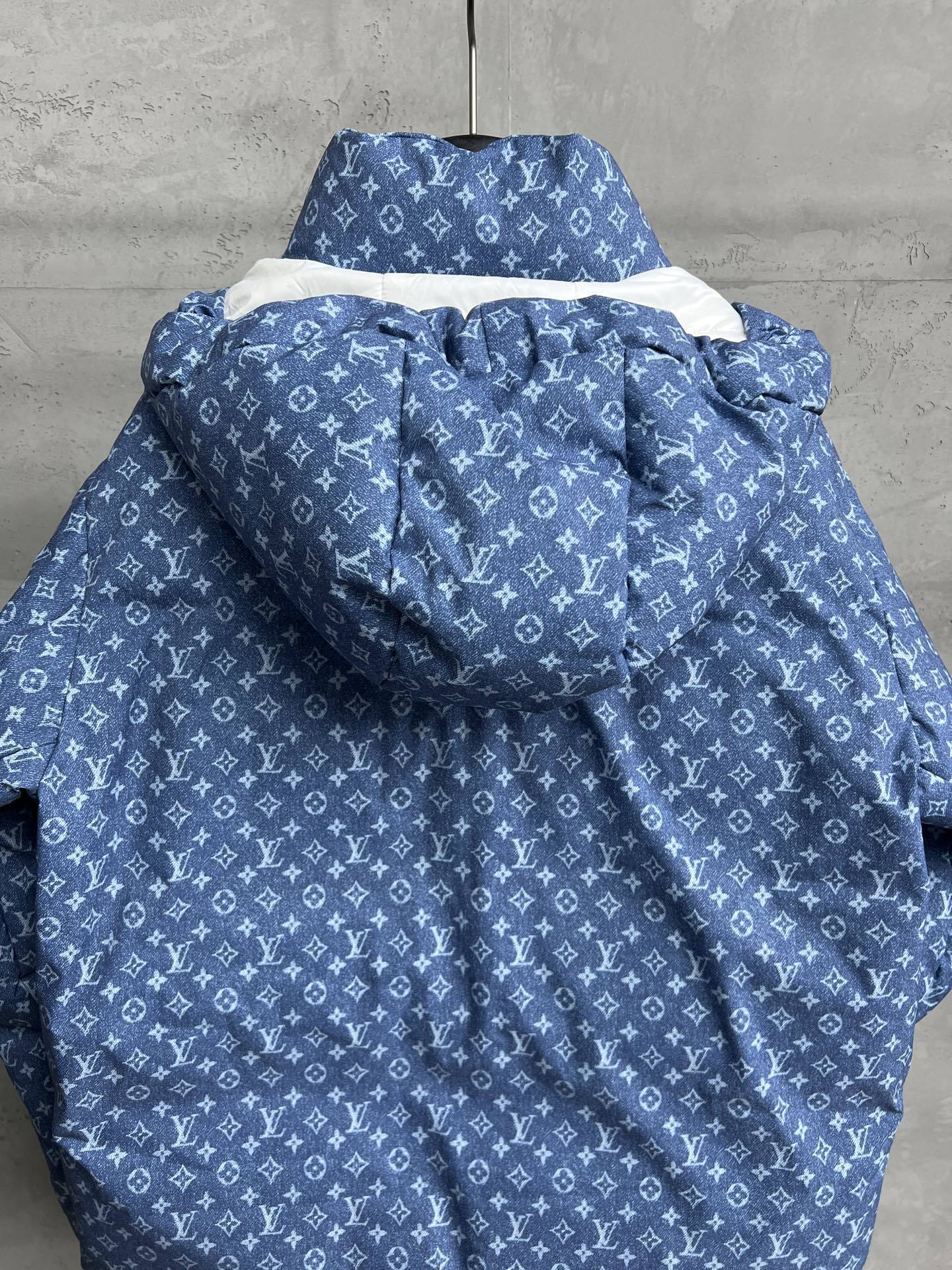 ALL-OVER PATTERN PUFFER JACKET WITH HOOD