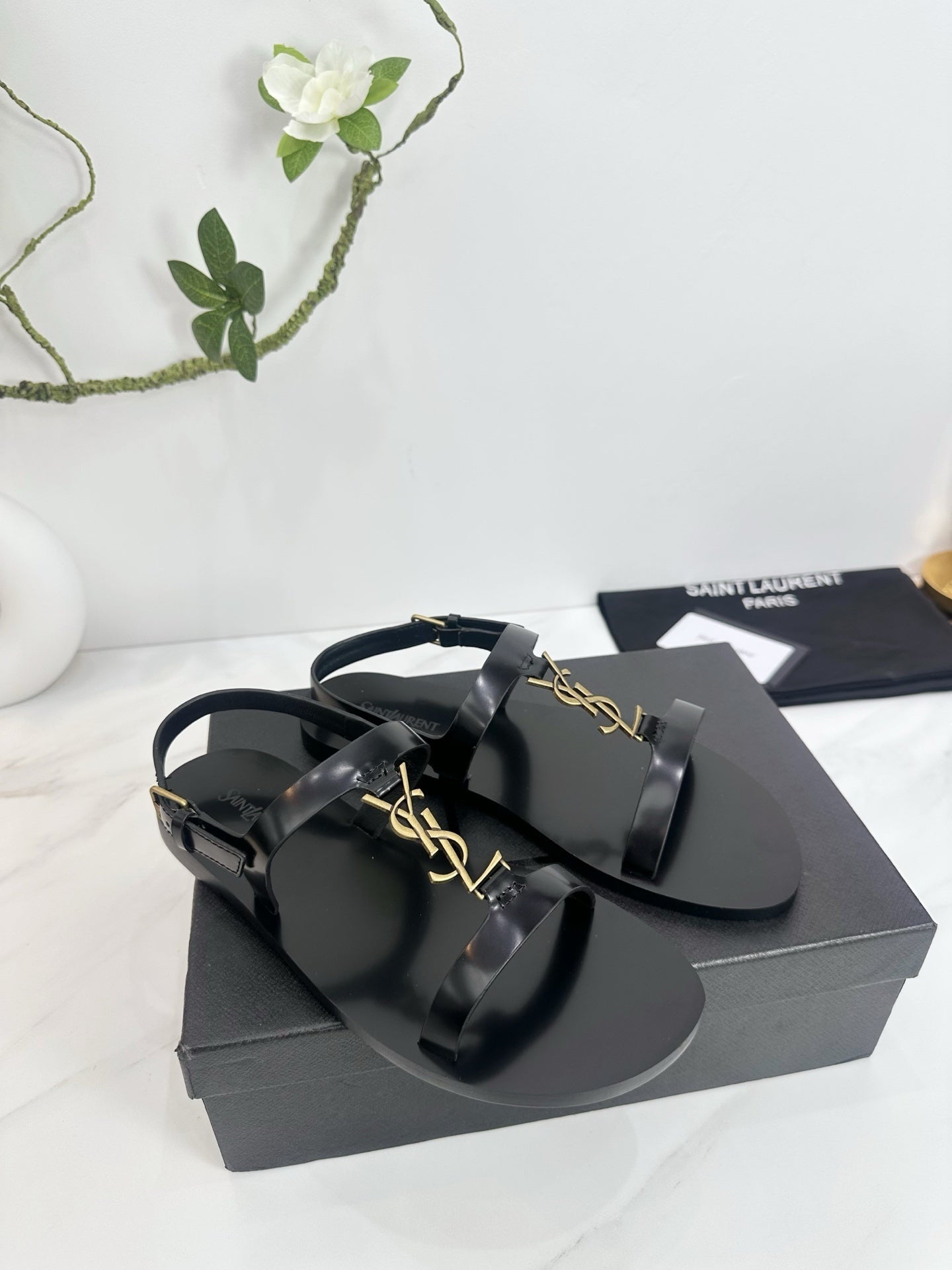 BLACK MINIMAL STRAP SANDALS WITH GOLD LOGO ACCENT
