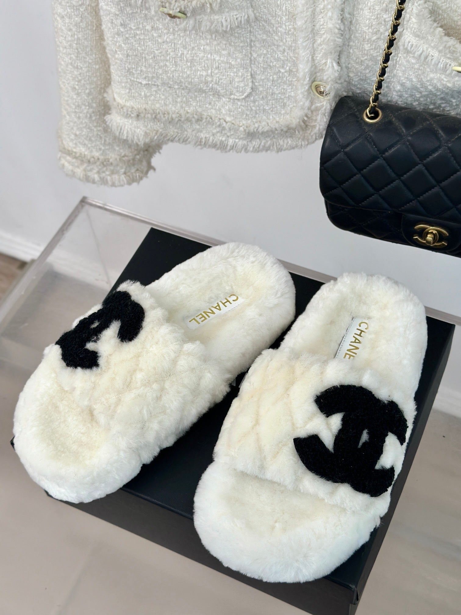 PLUSH FAUX FUR SLIDES – IVORY