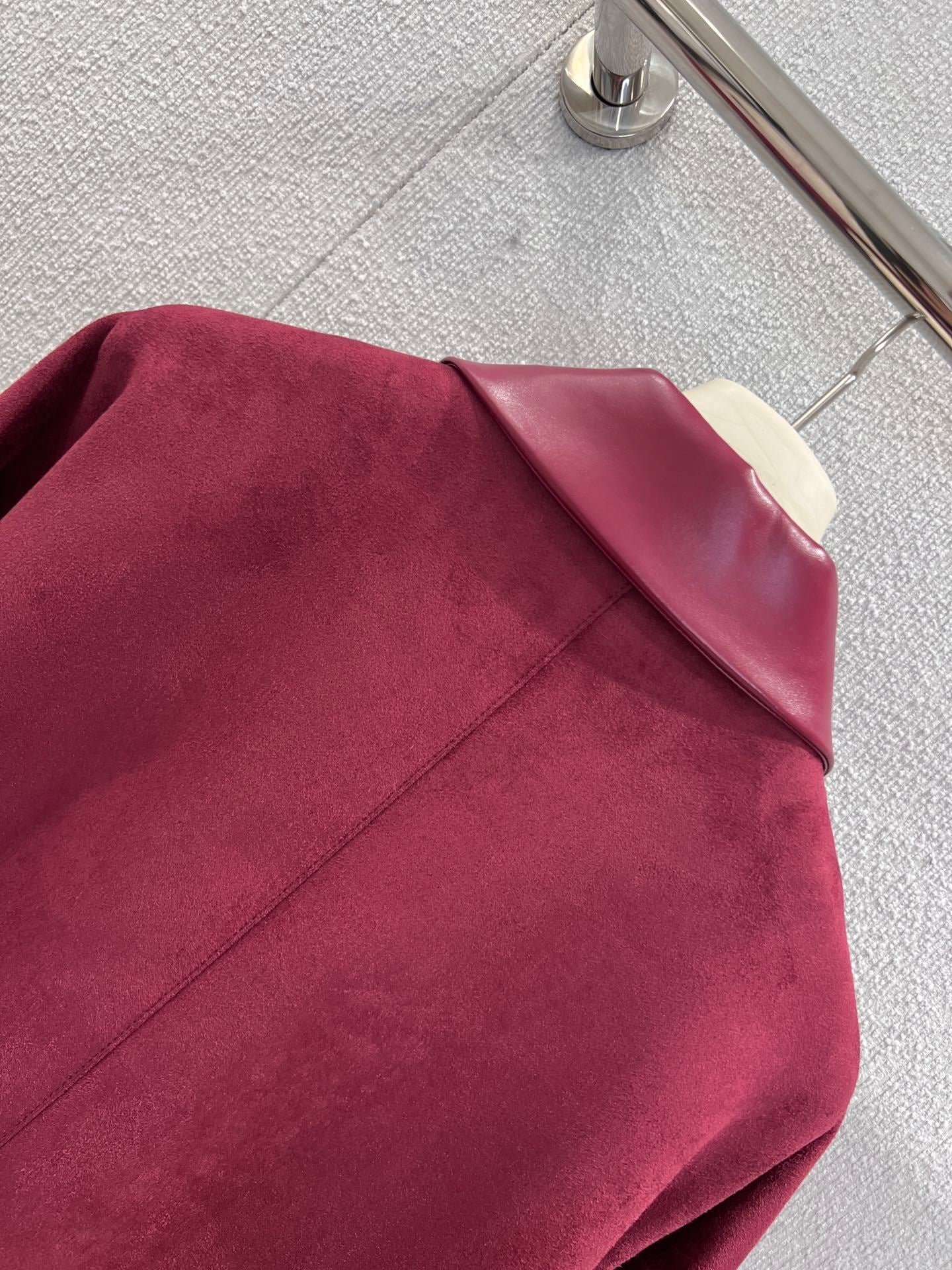 BURGUNDY ZIP-FRONT JACKET WITH LEATHER COLLAR DETAIL