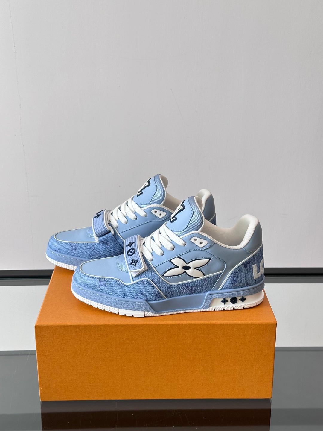 LIGHT BLUE CHUNKY SNEAKERS