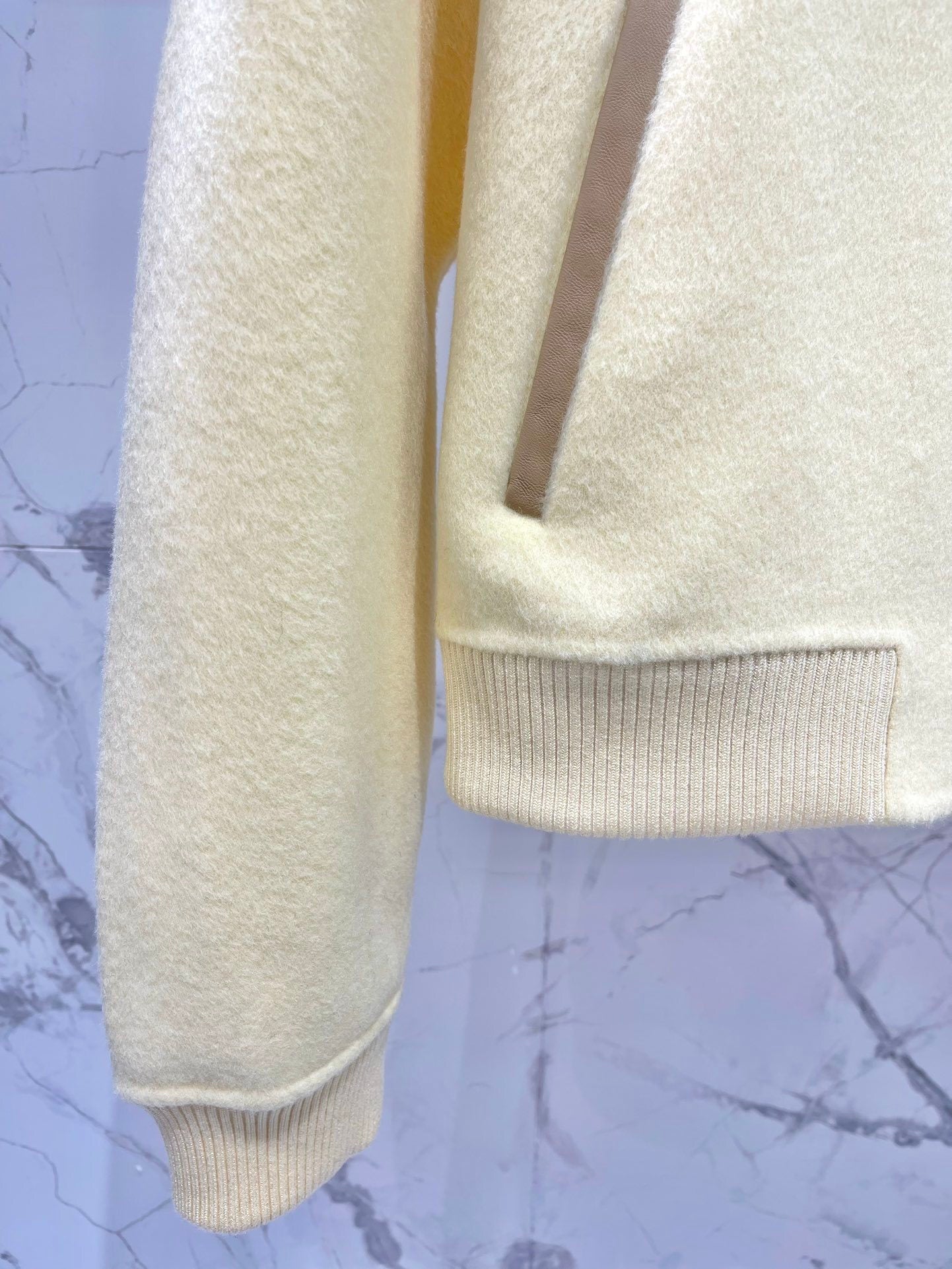 CROPPED ZIP-UP JACKETS WITH CONTRAST COLLAR DETAIL