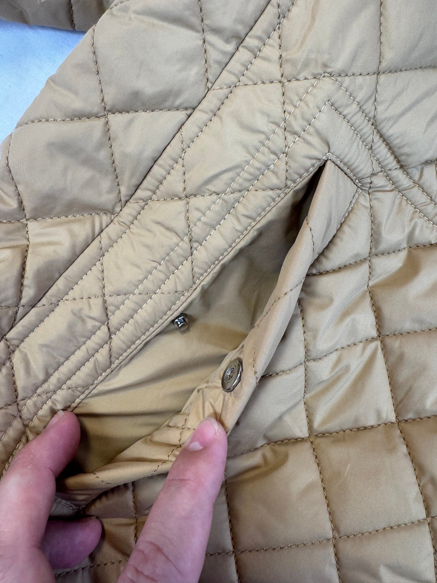 QUILTED HOODED JACKET WITH FRONT FLAP CLOSURE