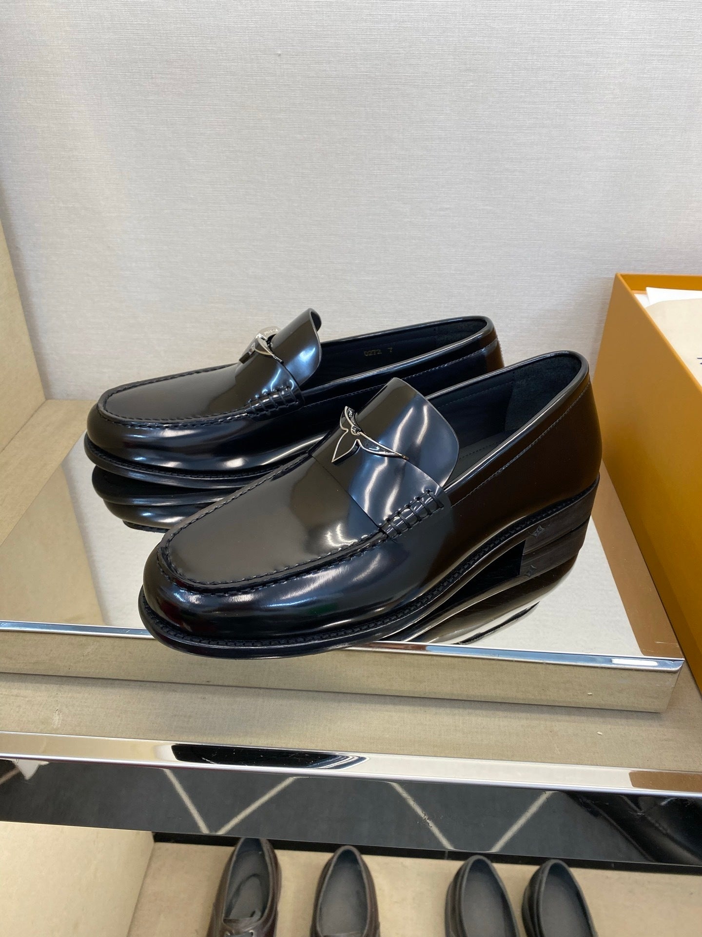 PATENT LEATHER METAL-BIT LOAFERS