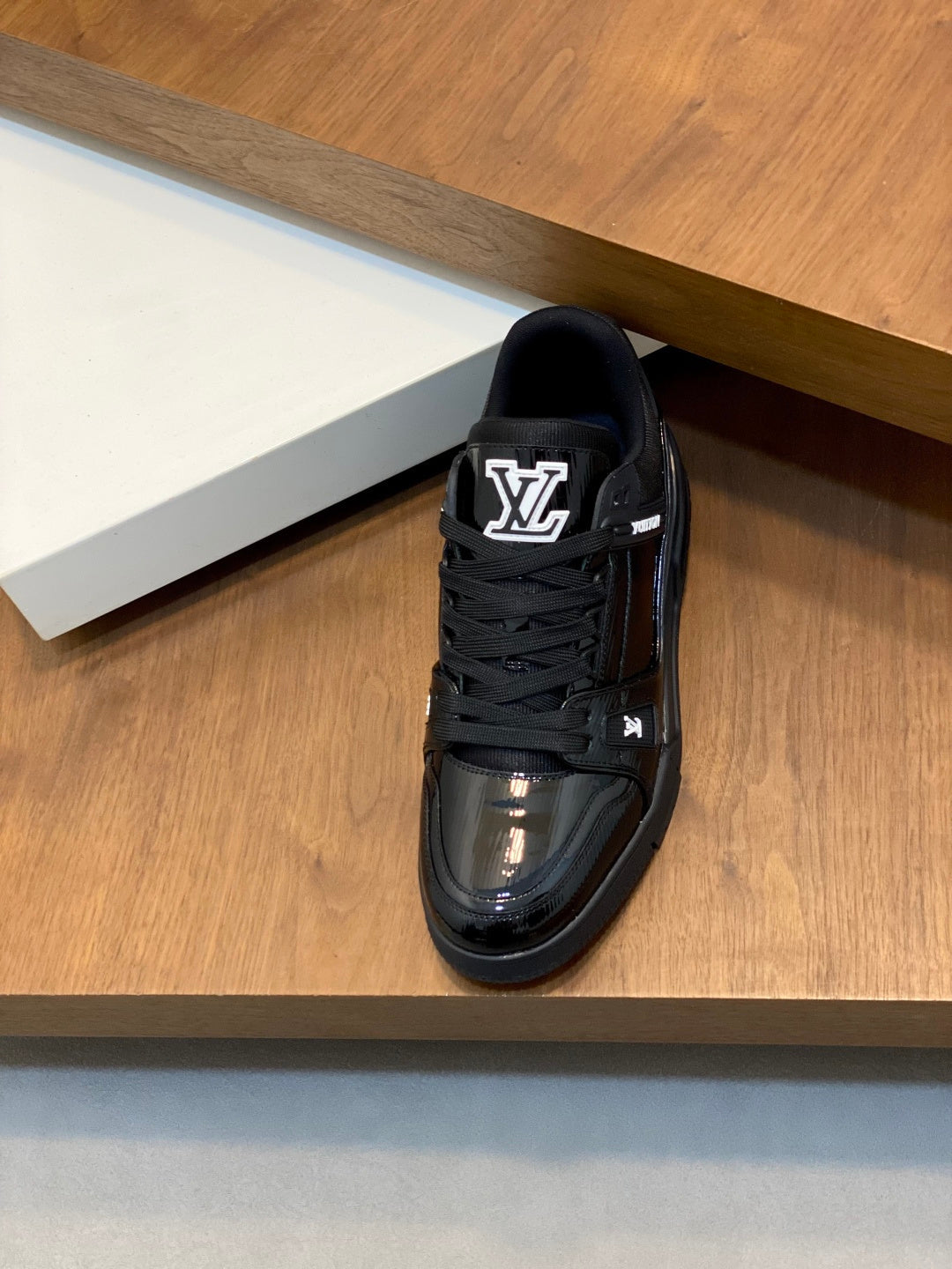 BLACK GLOSS LOW-TOP SNEAKERS