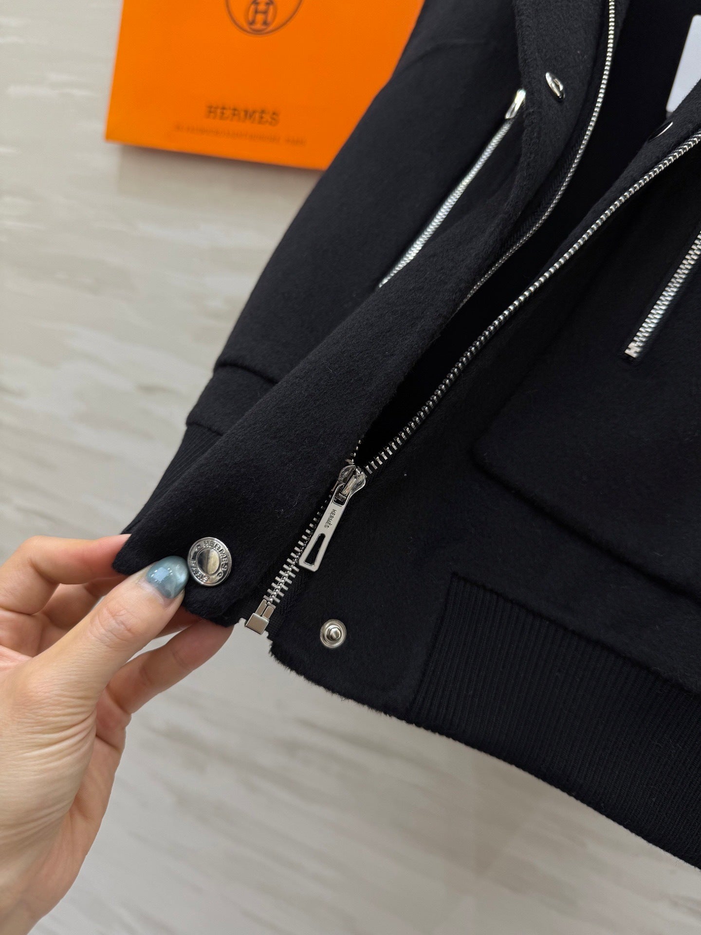 BLACK PADDED ZIP-DETAIL UTILITY VEST