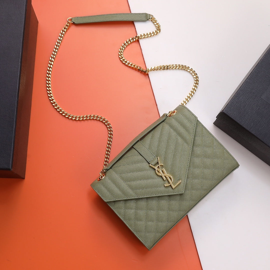 QUILTED ENVELOPE CHAIN SHOULDER BAG