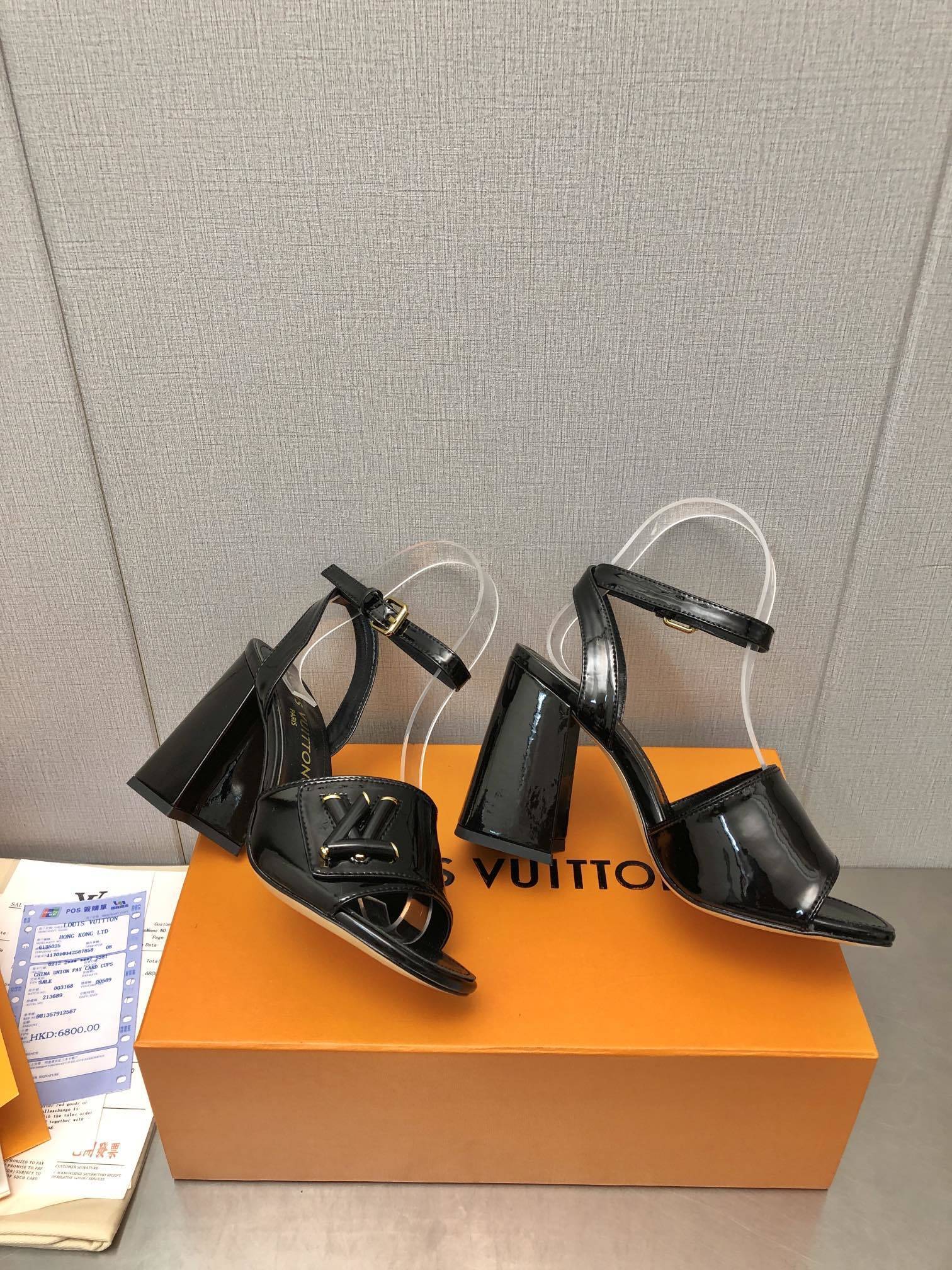 PATENT STRAP BLOCK HEEL SANDALS