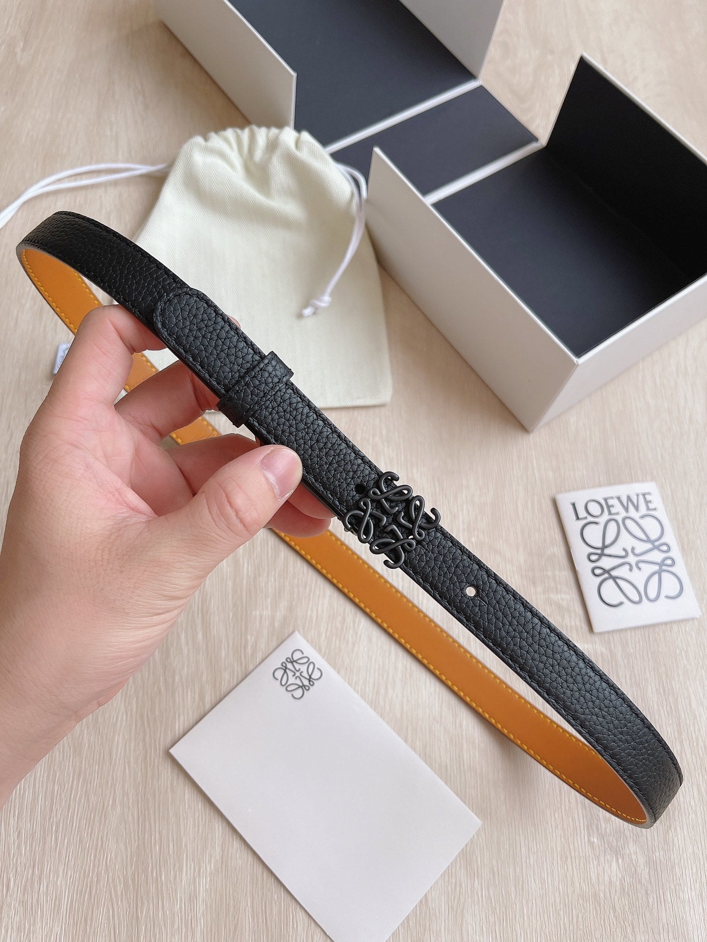 TEXTURED BLACK LEATHER BELT WITH MATTE LOGO BUCKLE
