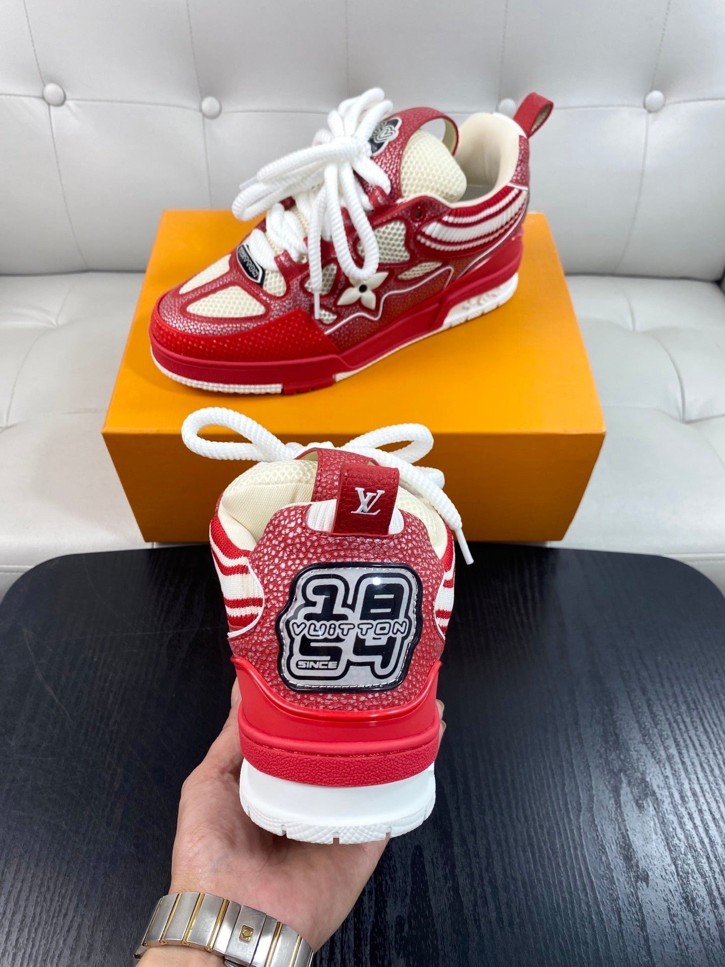 ROTE &amp; WEISSE KLUBIGE SNEAKER 