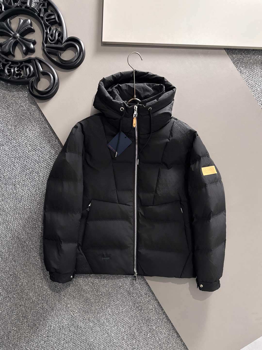 BLACK PADDED PUFFER JACKET WITH HOOD