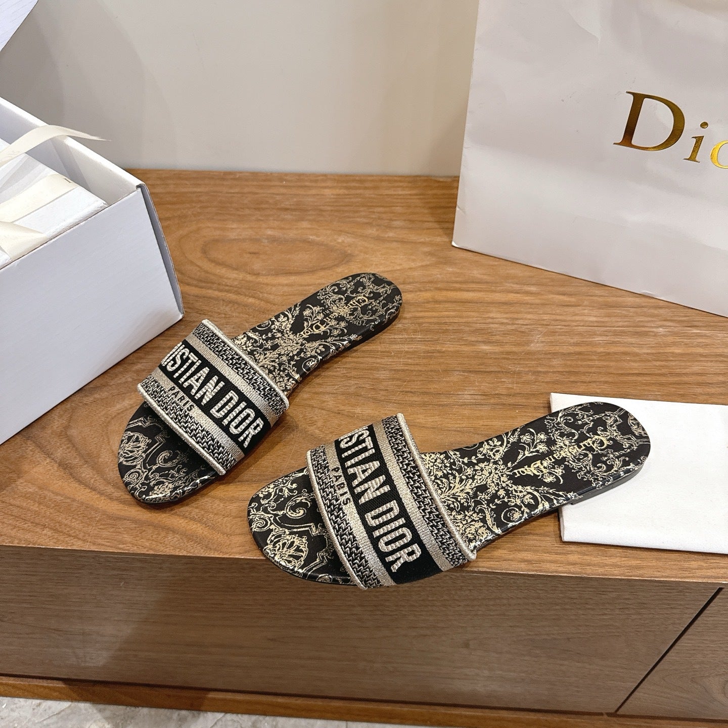 BLACK BAROQUE PRINT LOGO SLIDE SANDALS