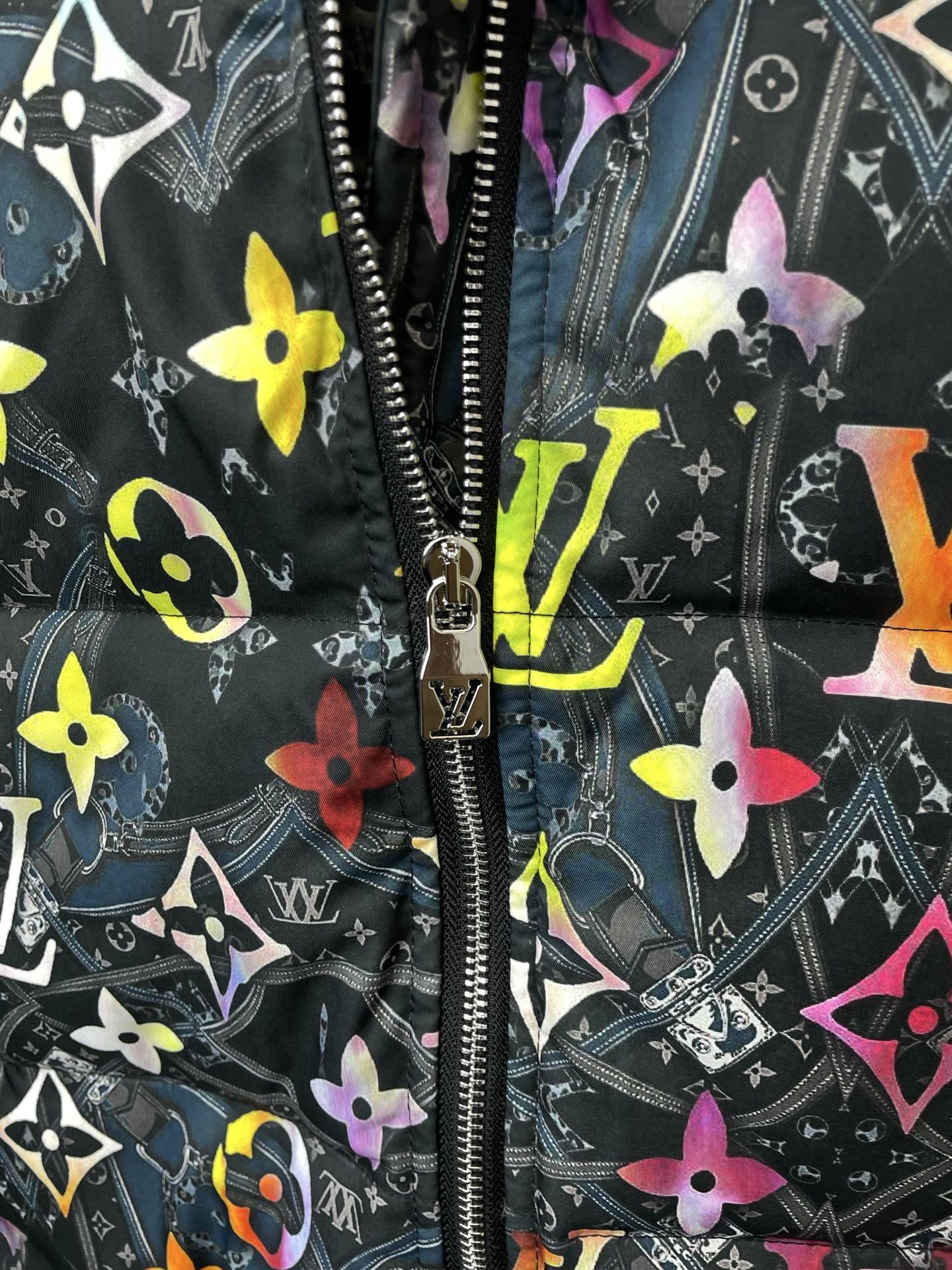 MULTICOLOR GRAPHIC PUFFER JACKET