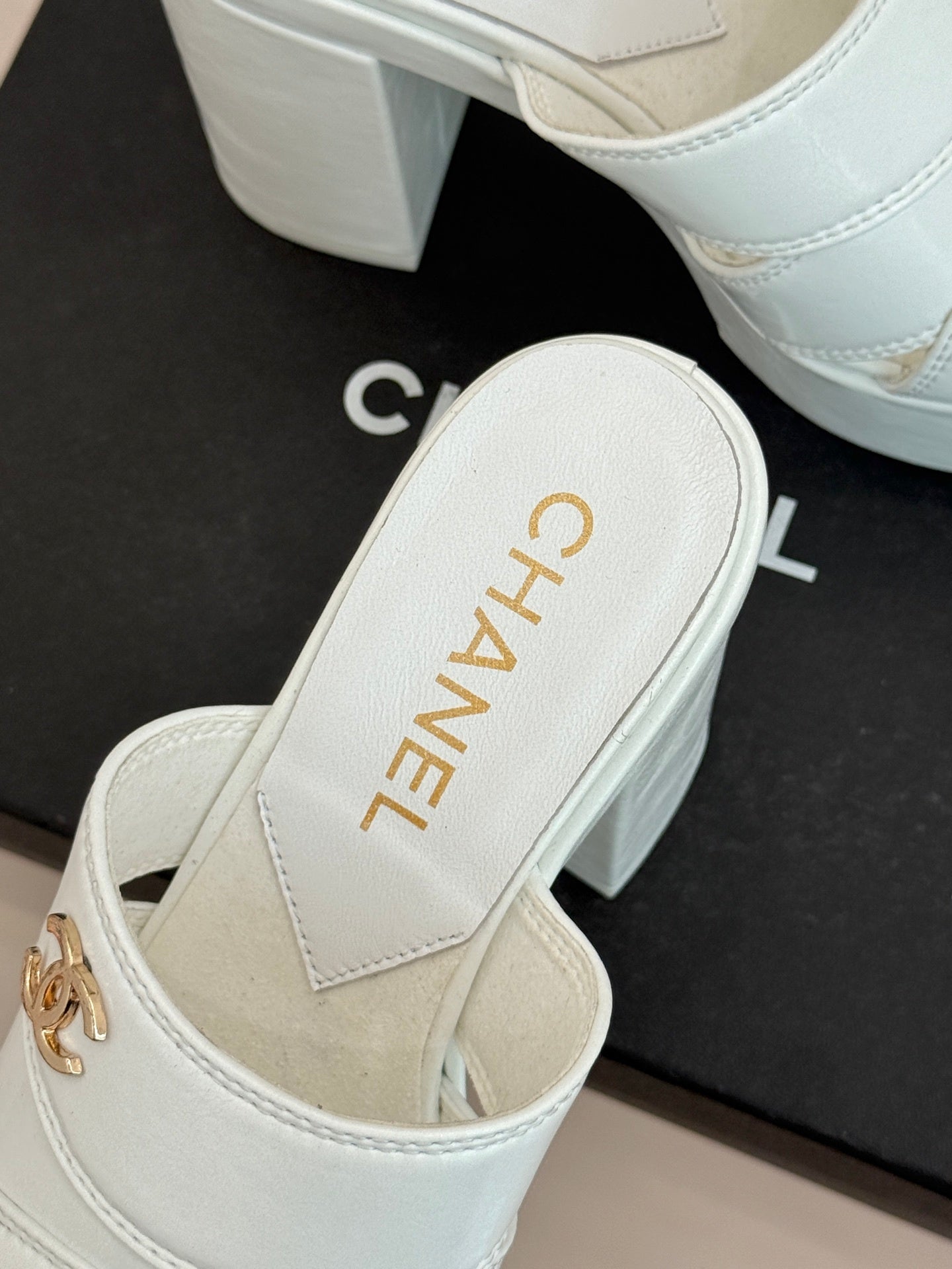 WHITE PLATFORM HEEL MULES