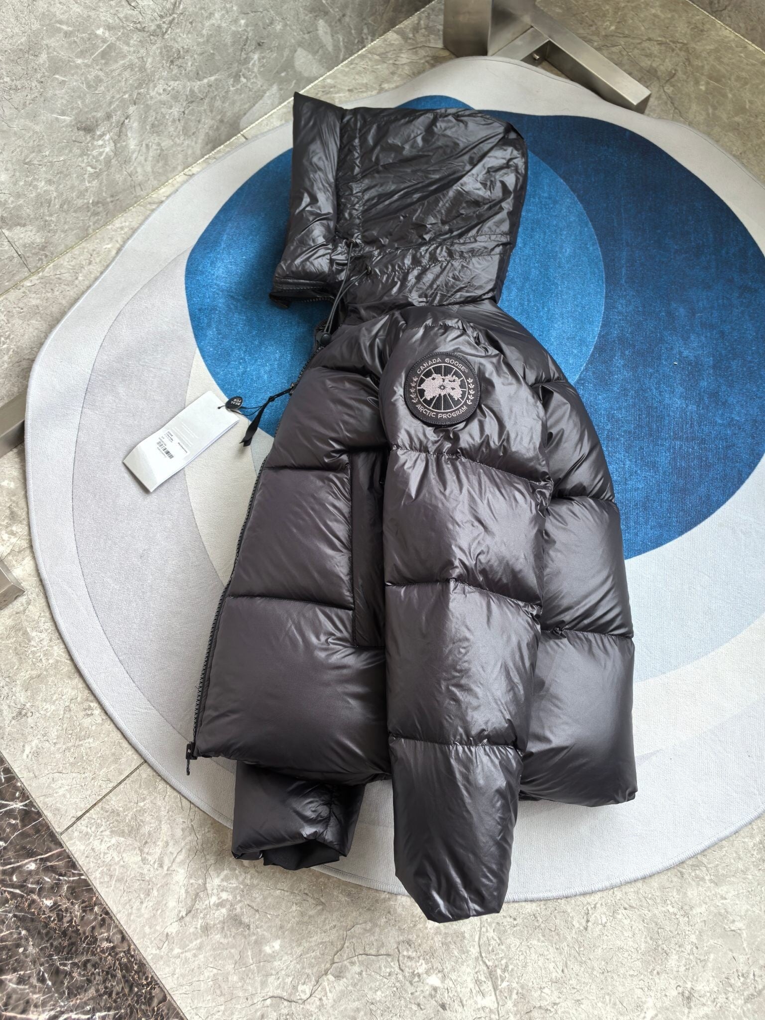 BLACK HOODED PUFFER JACKET