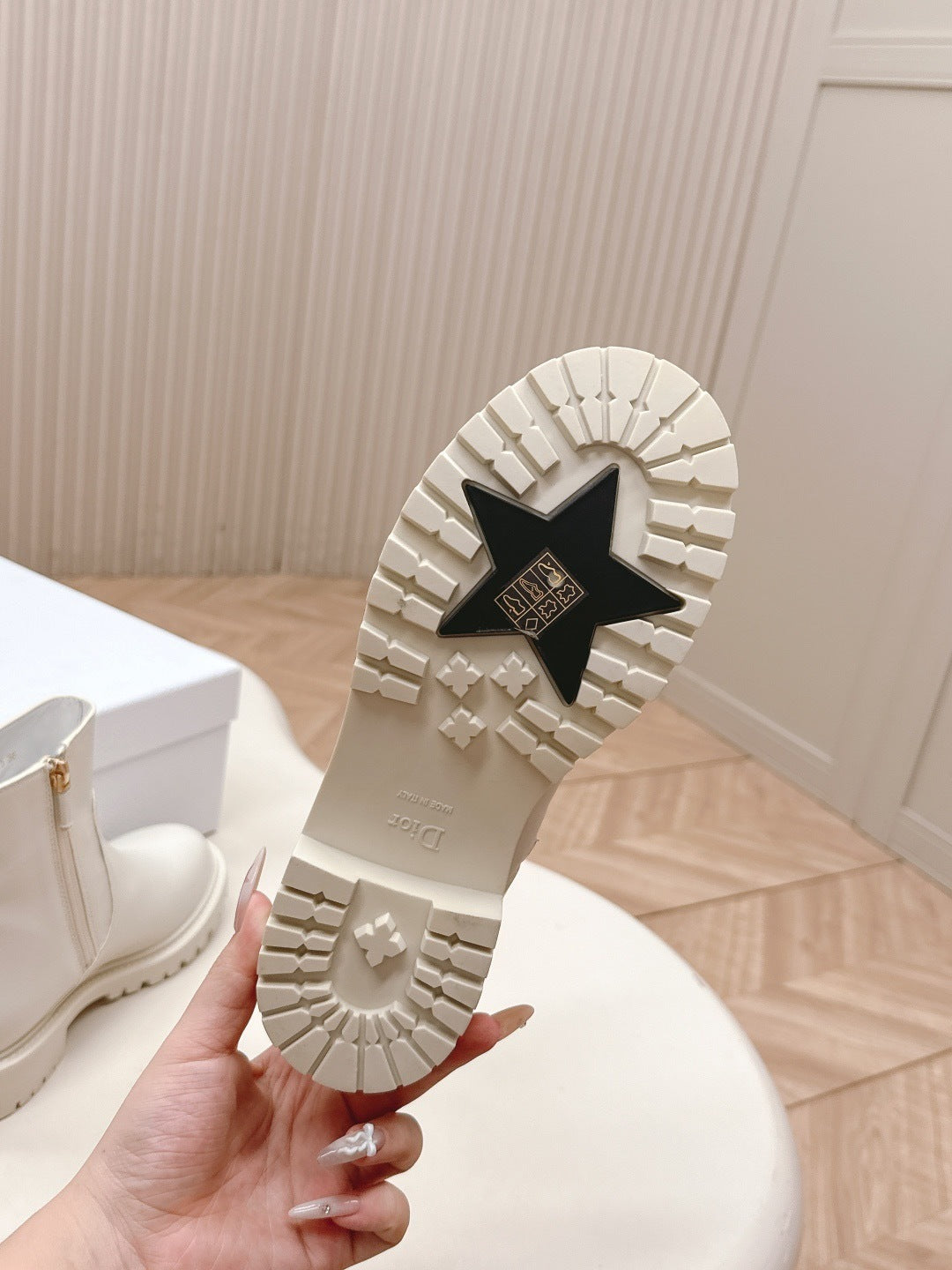 WHITE LEATHER ANKLE BOOTS WITH LUG SOLE