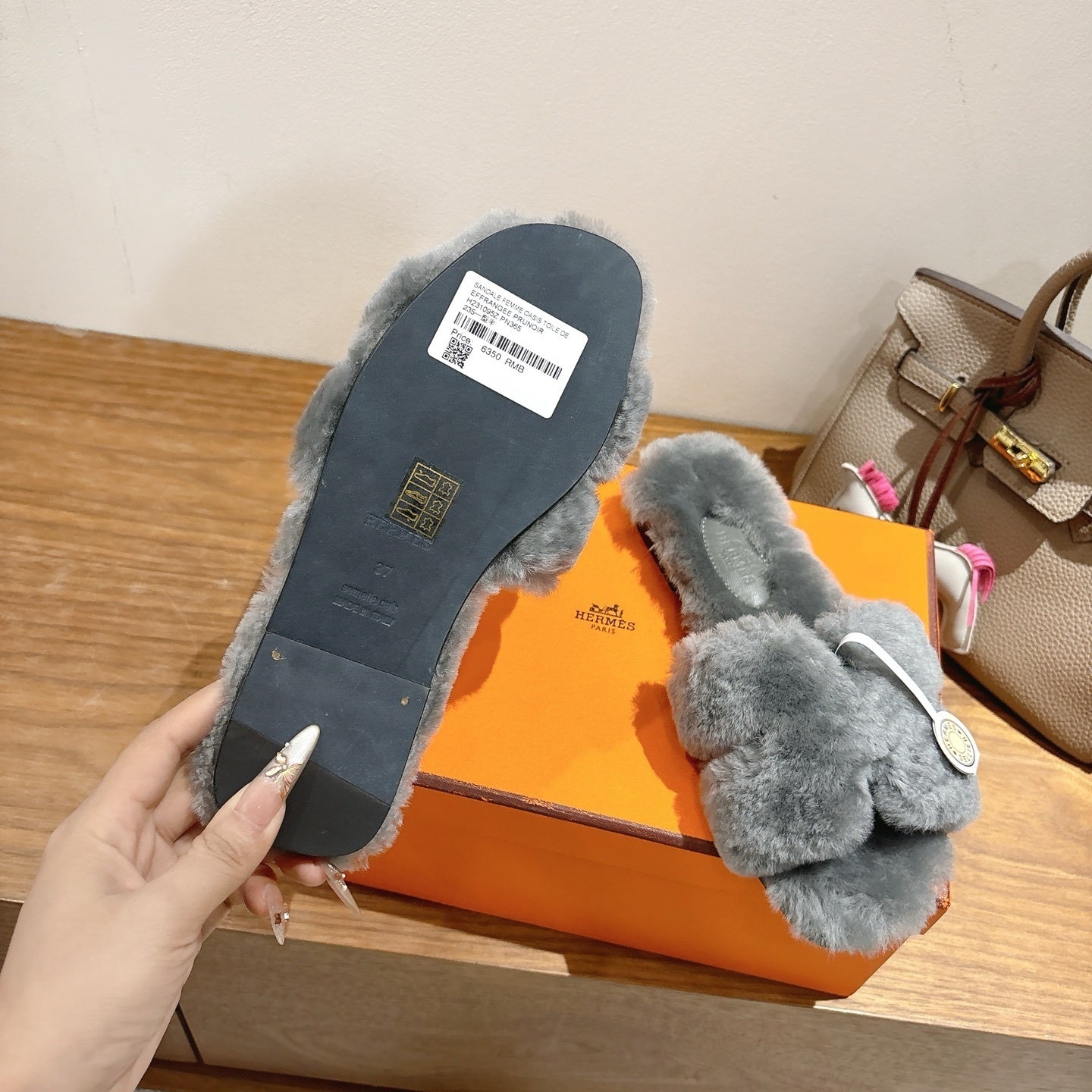 GRAY FAUX FUR SLIDE SLIPPERS