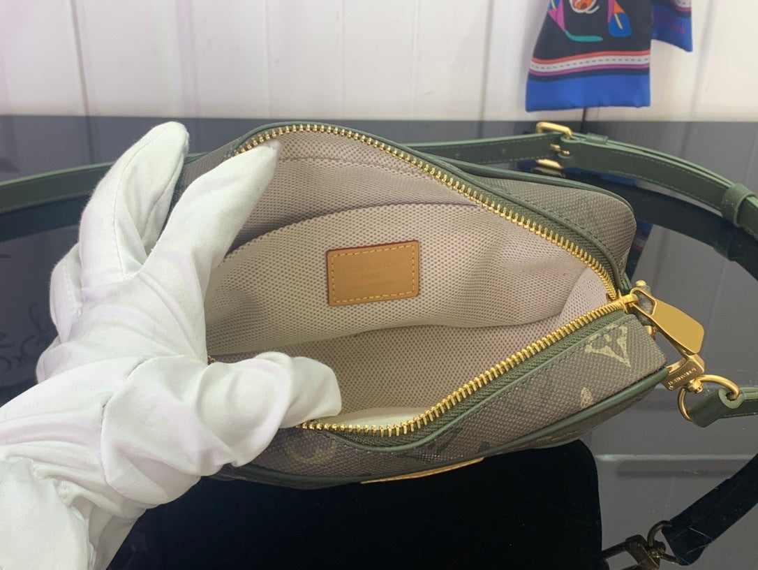 COMPACT CROSSBODY CAMERA BAG