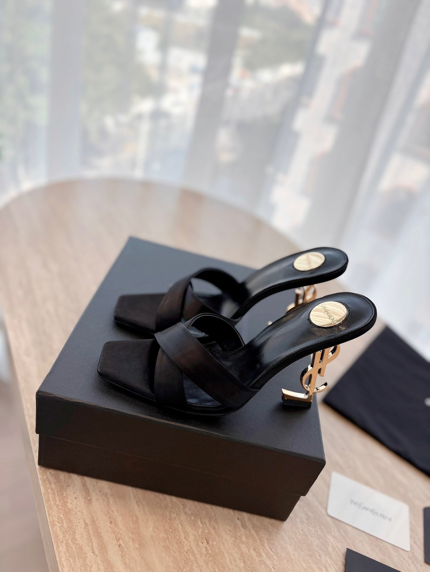 MINIMAL BLACK HEEL SANDALS