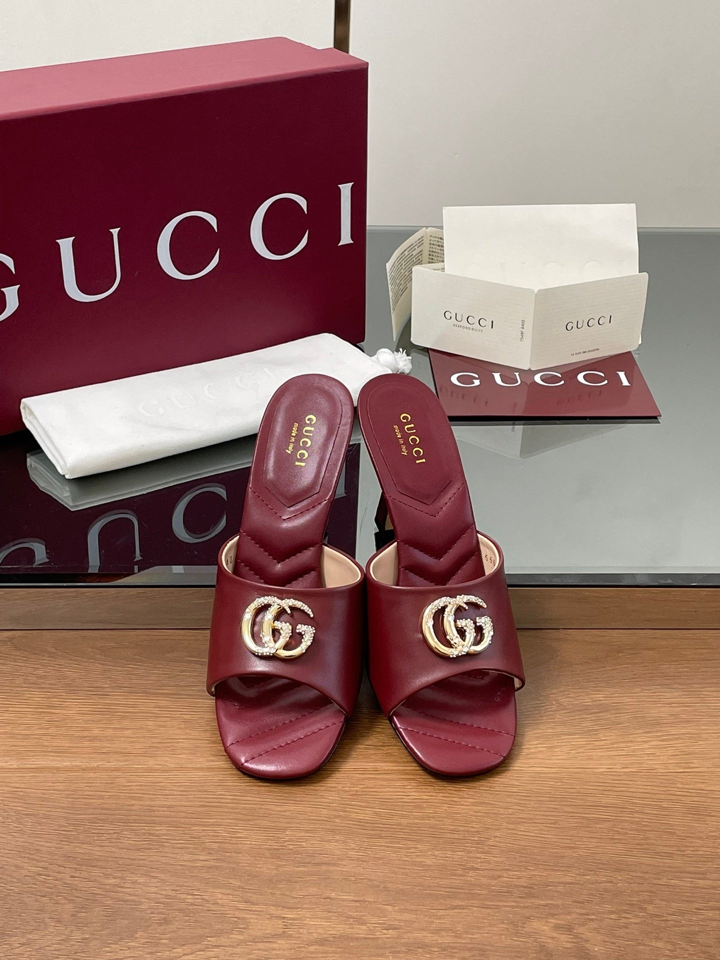 BURGUNDY BLOCK HEEL SLIDES