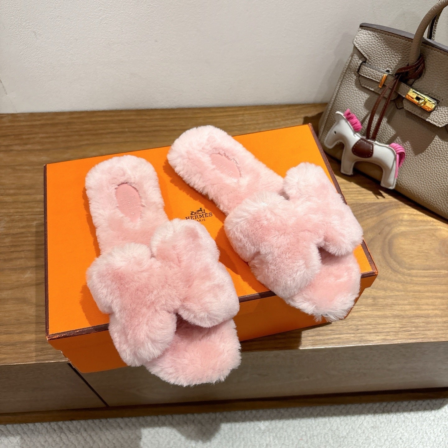 PINK FAUX FUR SLIDE SLIPPERS