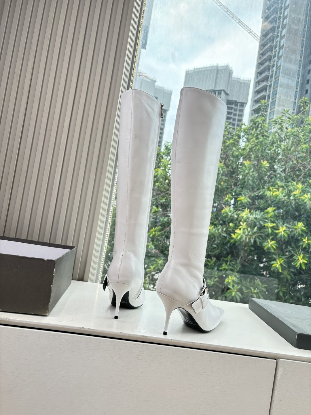 WHITE KNEE-HIGH BUCKLE HEEL BOOTS