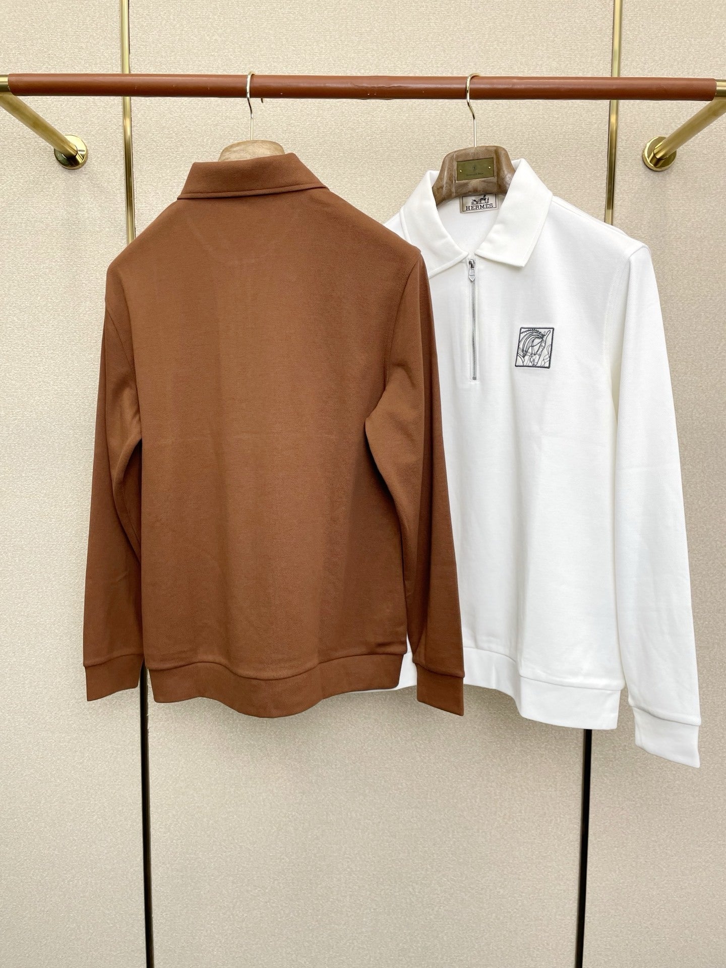 HALF ZIP COLLARED SWEATSHIRT WITH EMBROIDERED DETAIL