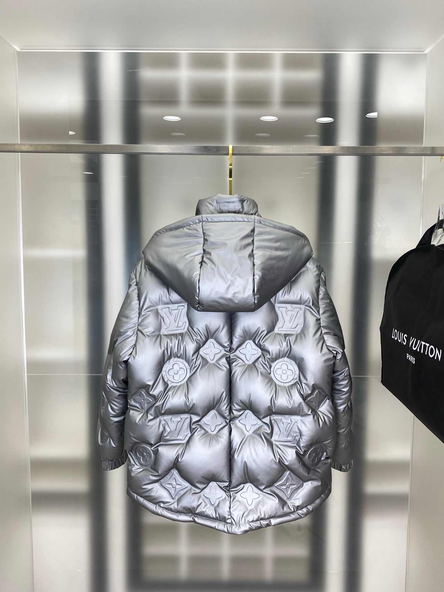 EMBOSSED PUFFER JACKET
