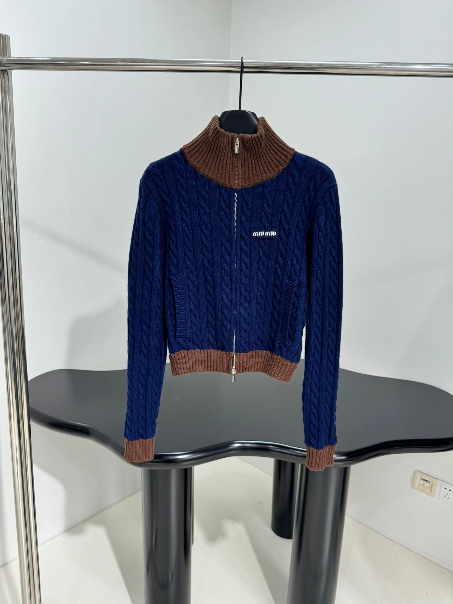 CABLE KNIT ZIP-UP SWEATER