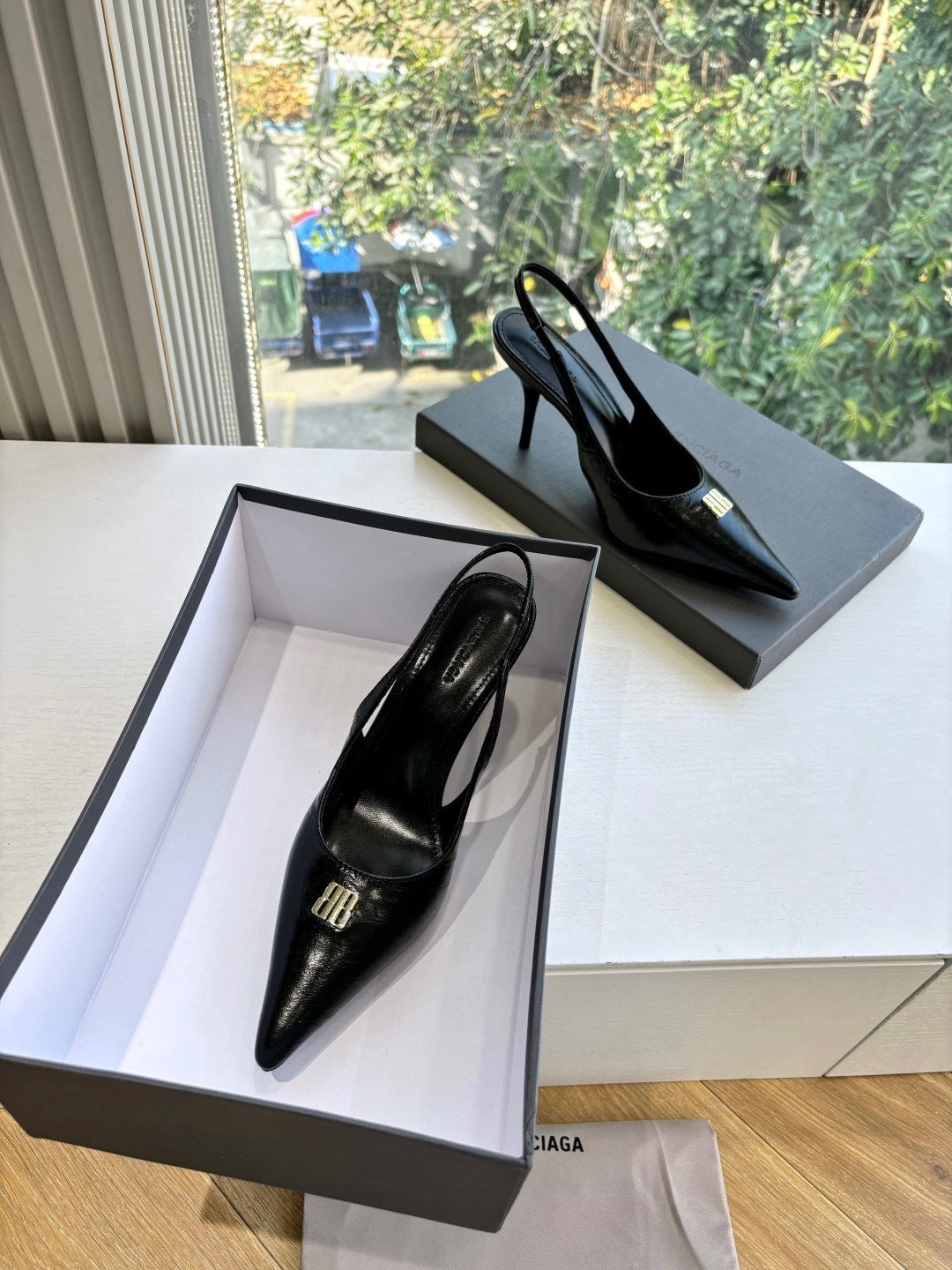 CLASSIC BLACK POINTED-TOE SLINGBACK STILETTO HEELS
