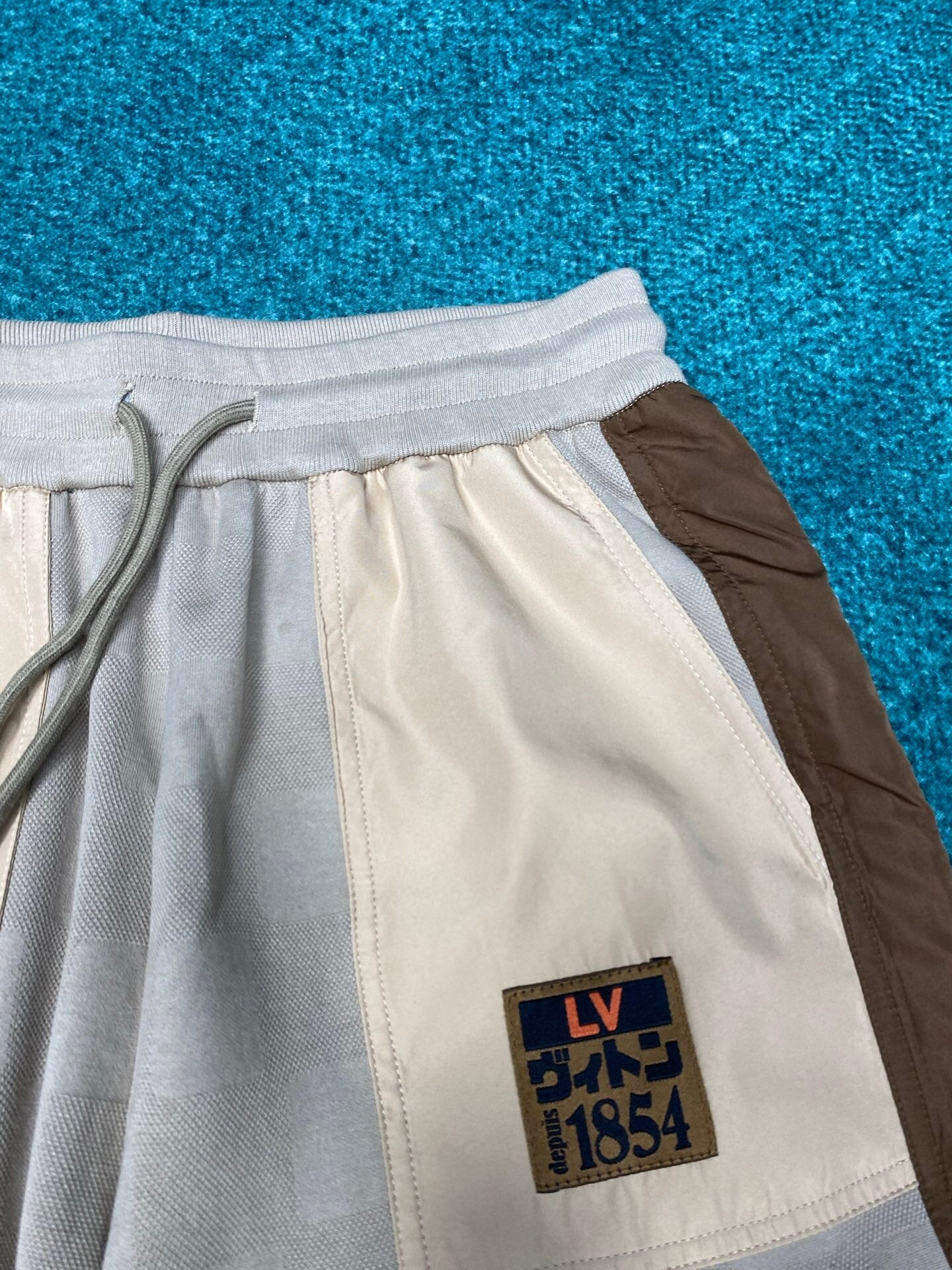 COLOR-BLOCK UTILITY SHORTS