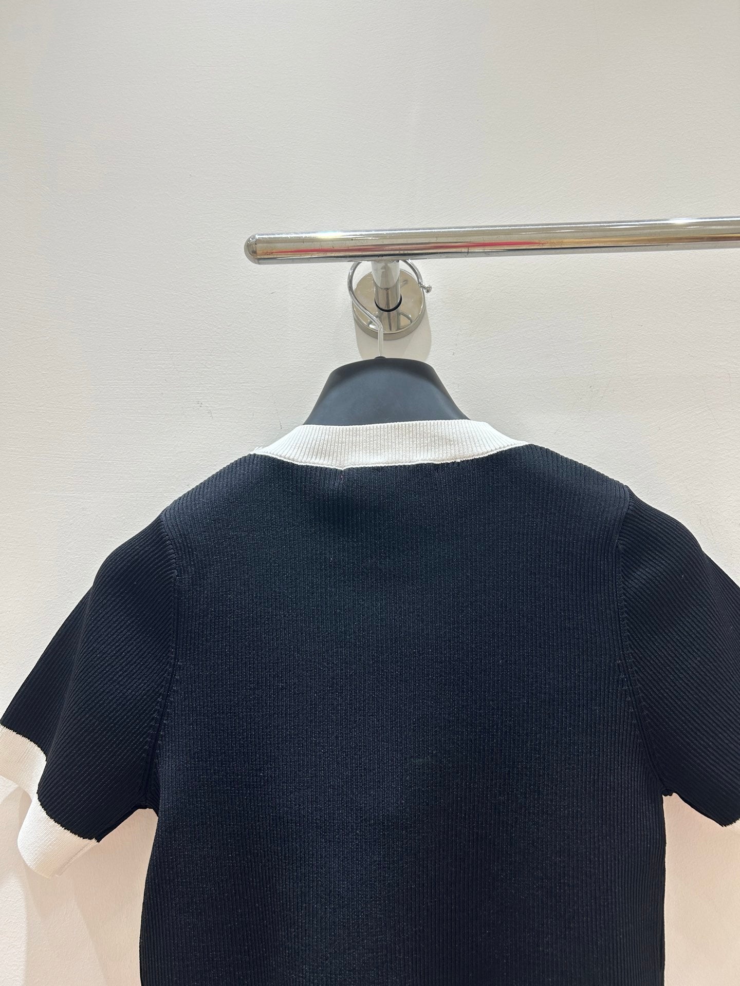 BLACK CONTRAST TRIM KNIT TOP