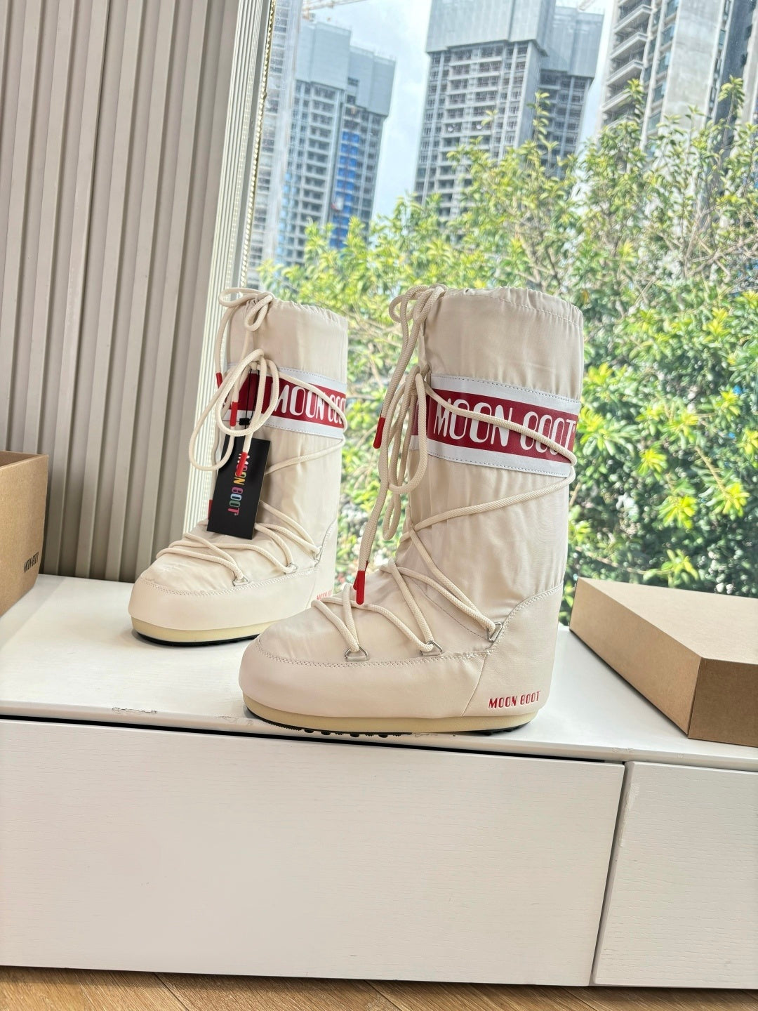 INSULATED LACE-UP WINTER BOOTS