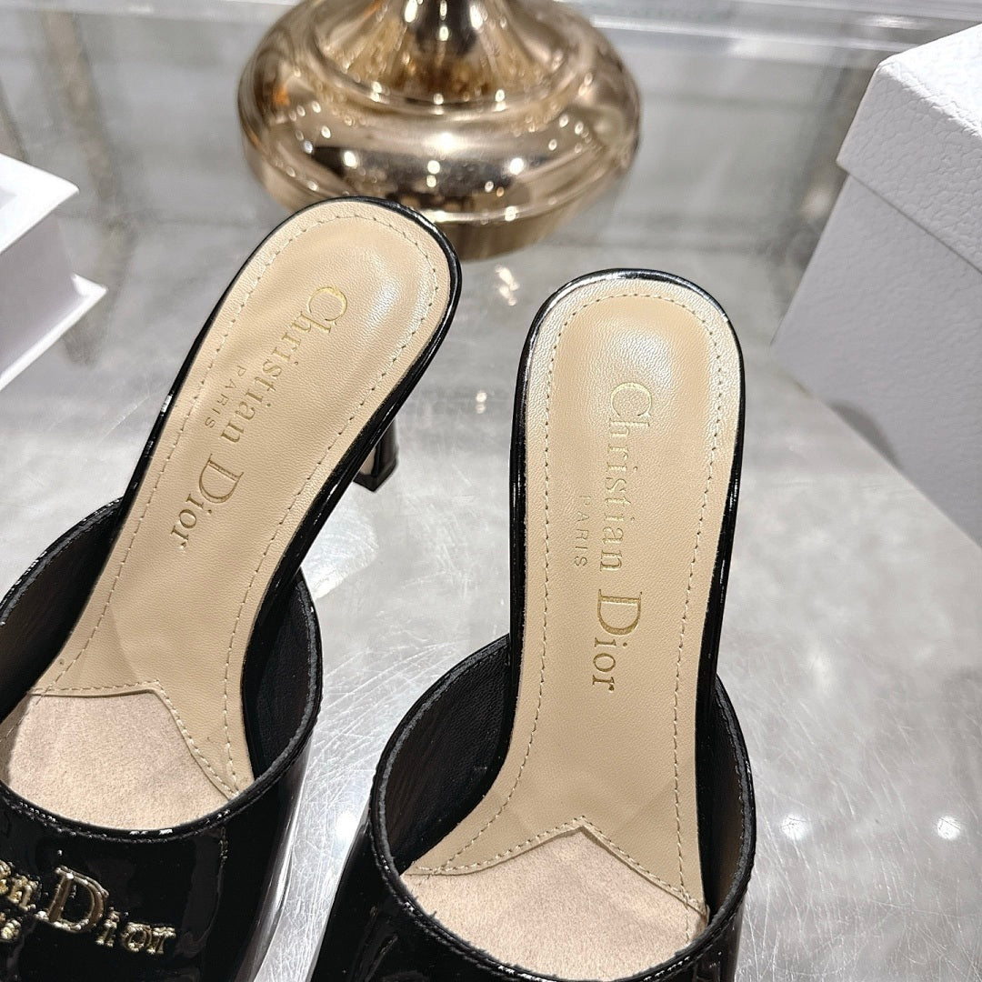 BLACK PATENT SQUARE-TOE MULE HEELS