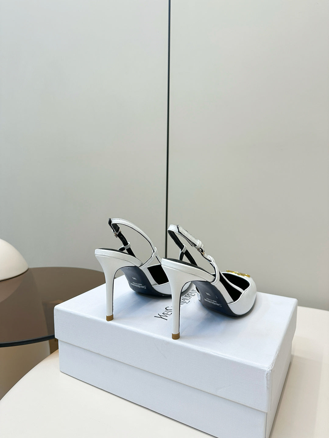 WHITE POINTED TOE SLINGBACK HEELS WITH GOLD DETAIL