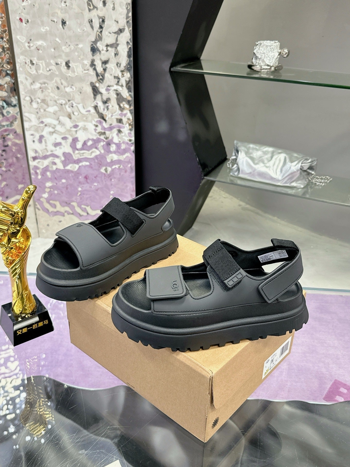 PLATFORM SANDALS – BLACK