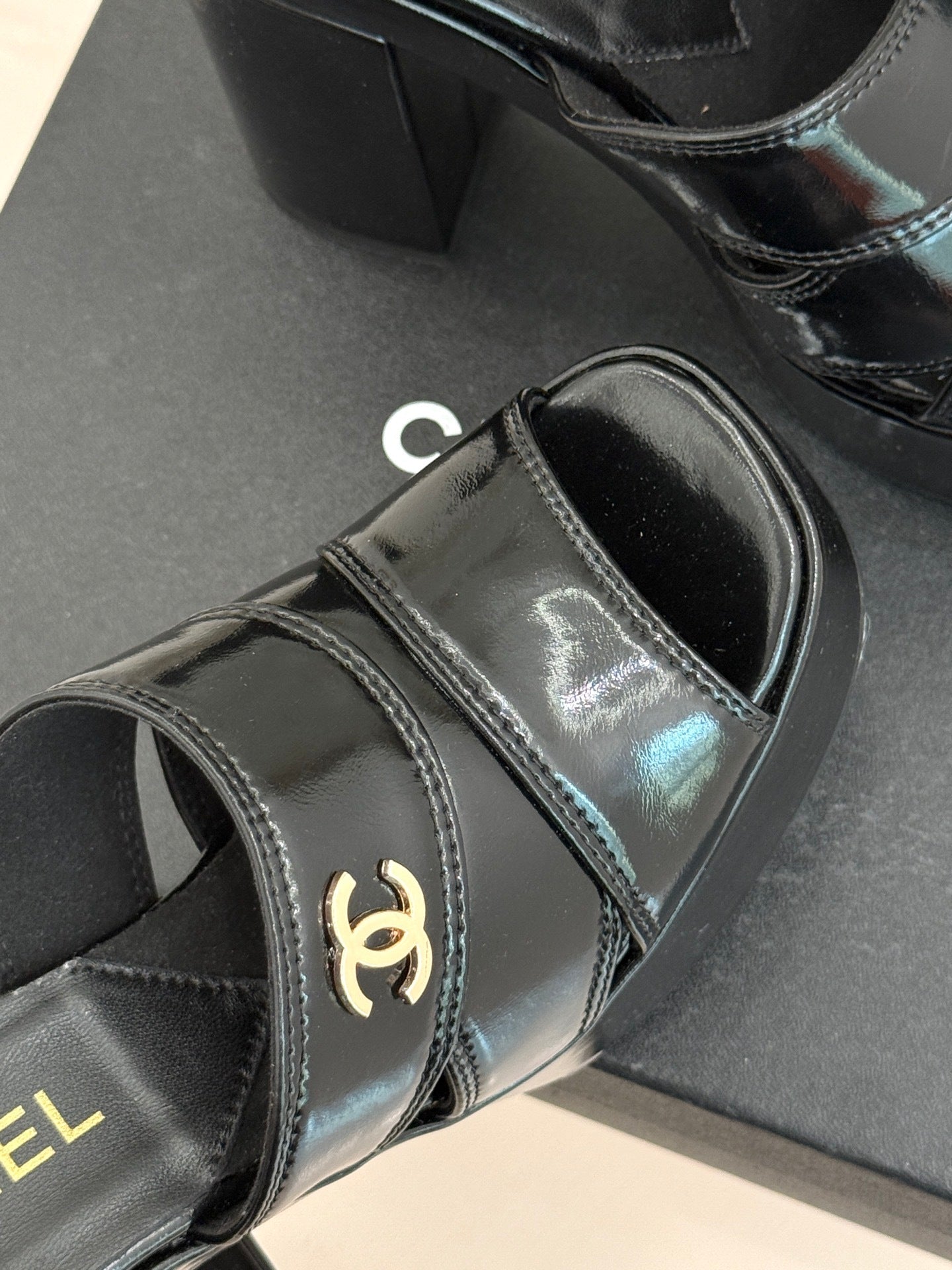 BLACK PLATFORM HEEL MULES