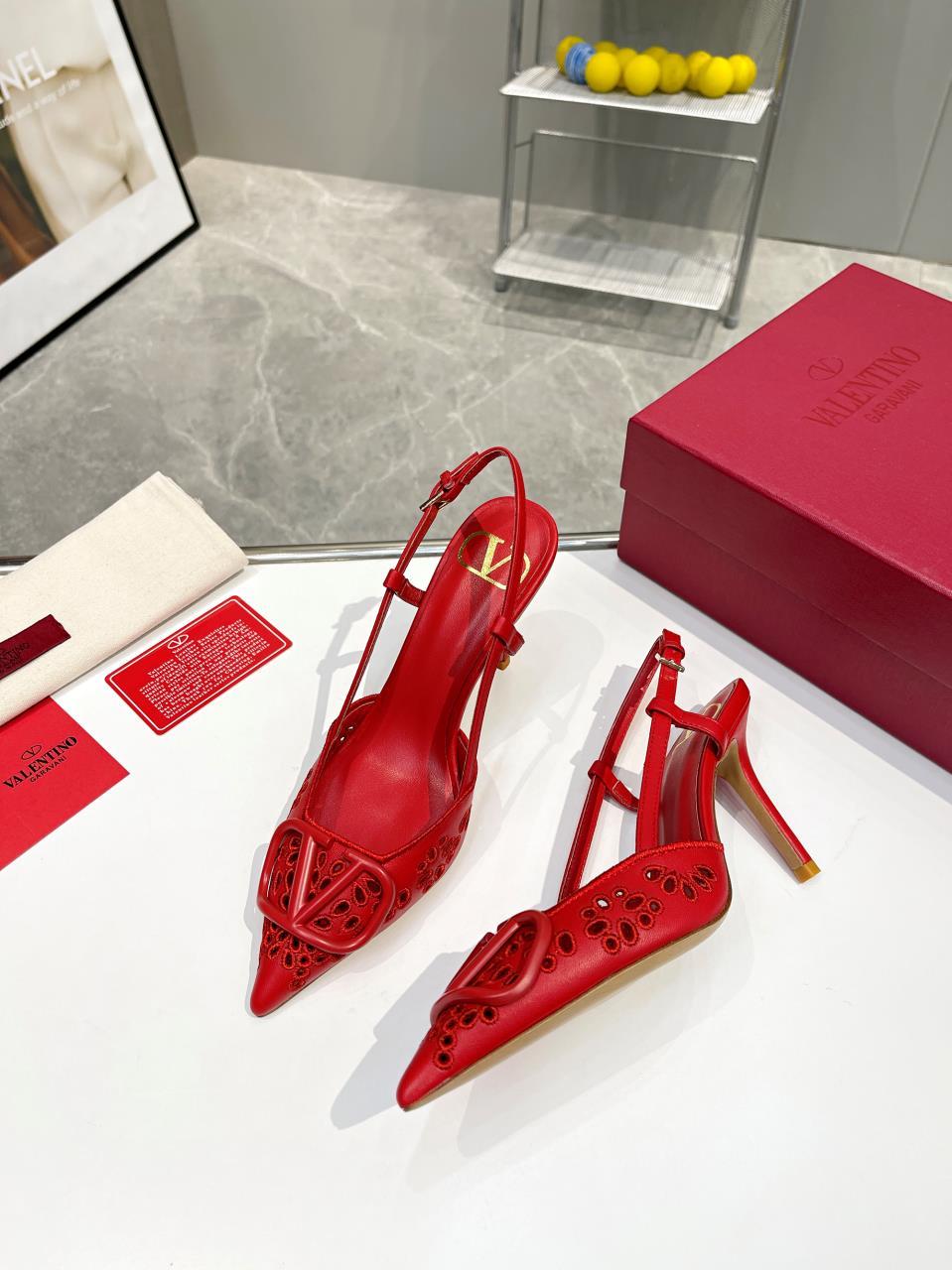 POINTED TOE SLINGBACK HEELS – RED CUTOUT DETAIL WITH STATEMENT BUCKLE
