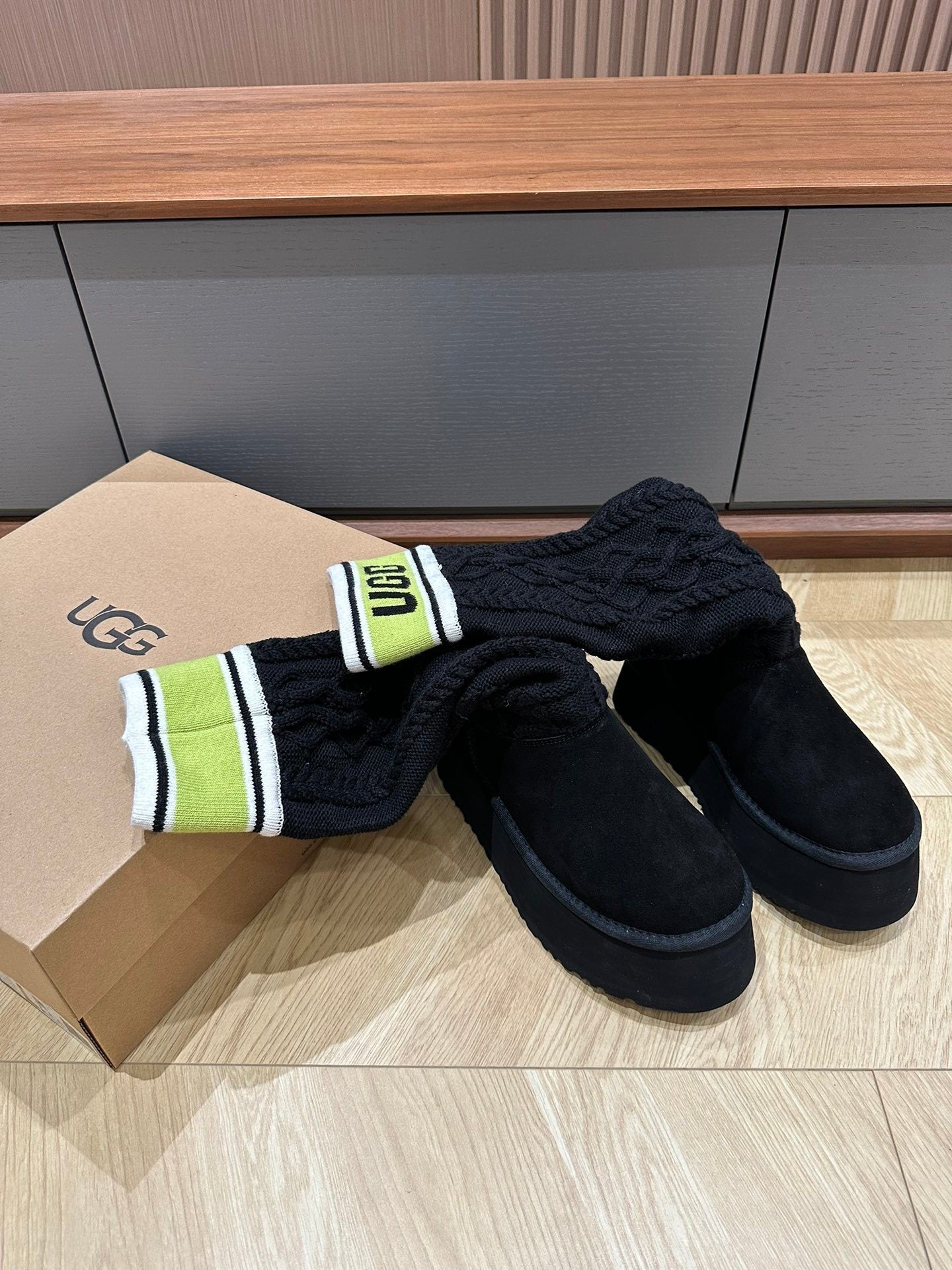 HOHE GEStrickte Plateau-Stiefel für Damen