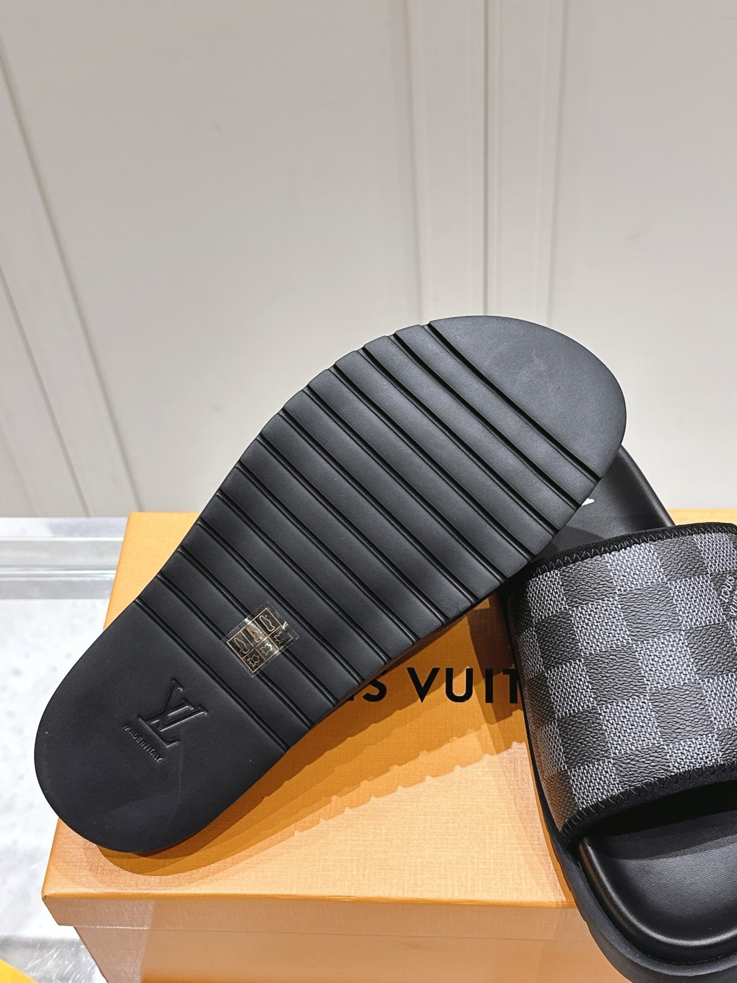 BLACK CHECKERED SLIDE SANDALS