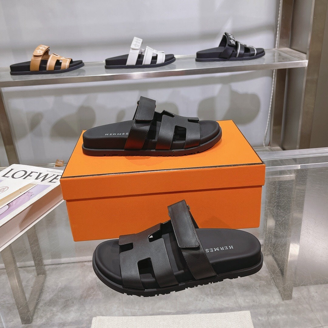 BLACK ADJUSTABLE STRAP SLIDE SANDALS