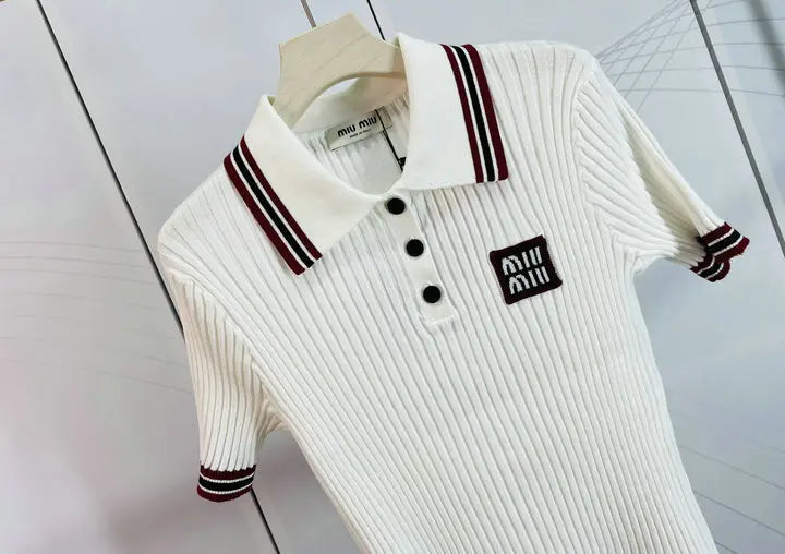 RIBBED LOGO CONTRAST POLO KNIT TOP