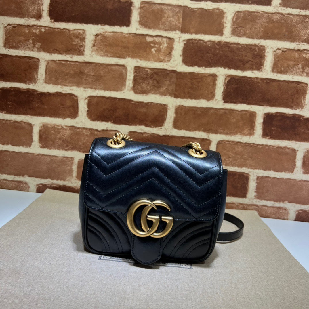 QUILTED MINI SHOULDER BAG WITH CHAIN DETAIL