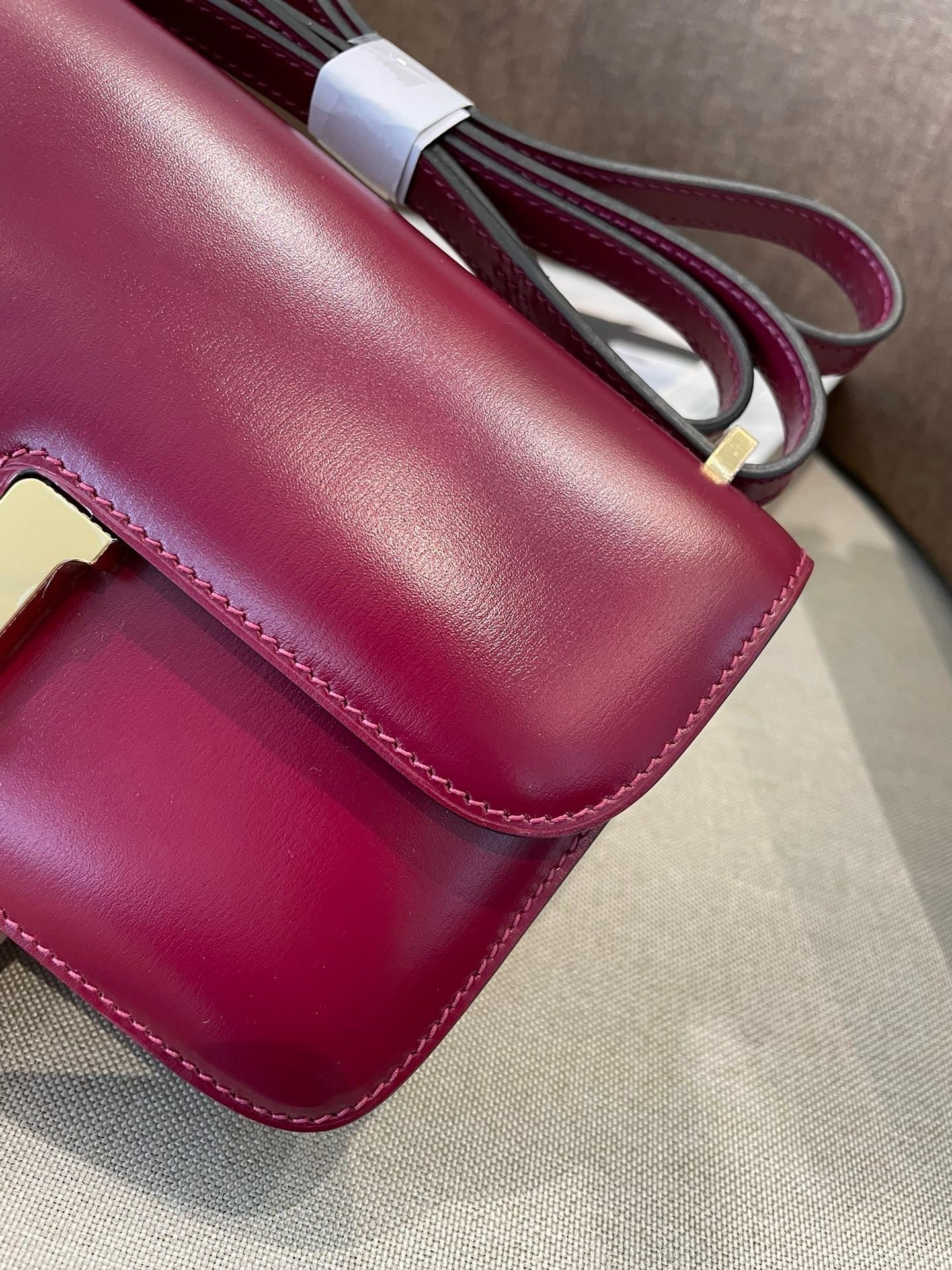 BURGUNDY SMOOTH FINISH CROSSBODY BAG