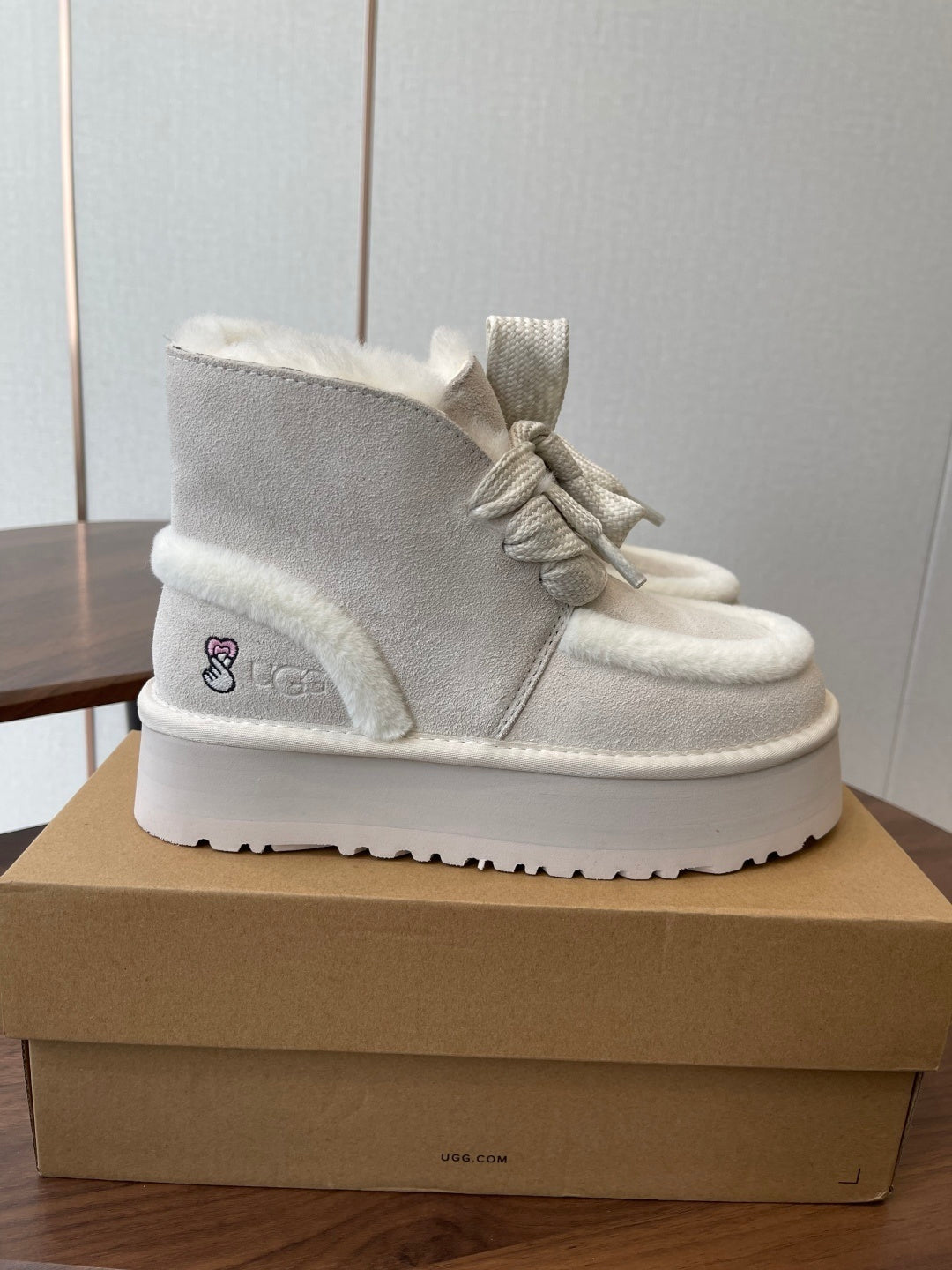 COZY PLATFORM BOOTS – CREAM