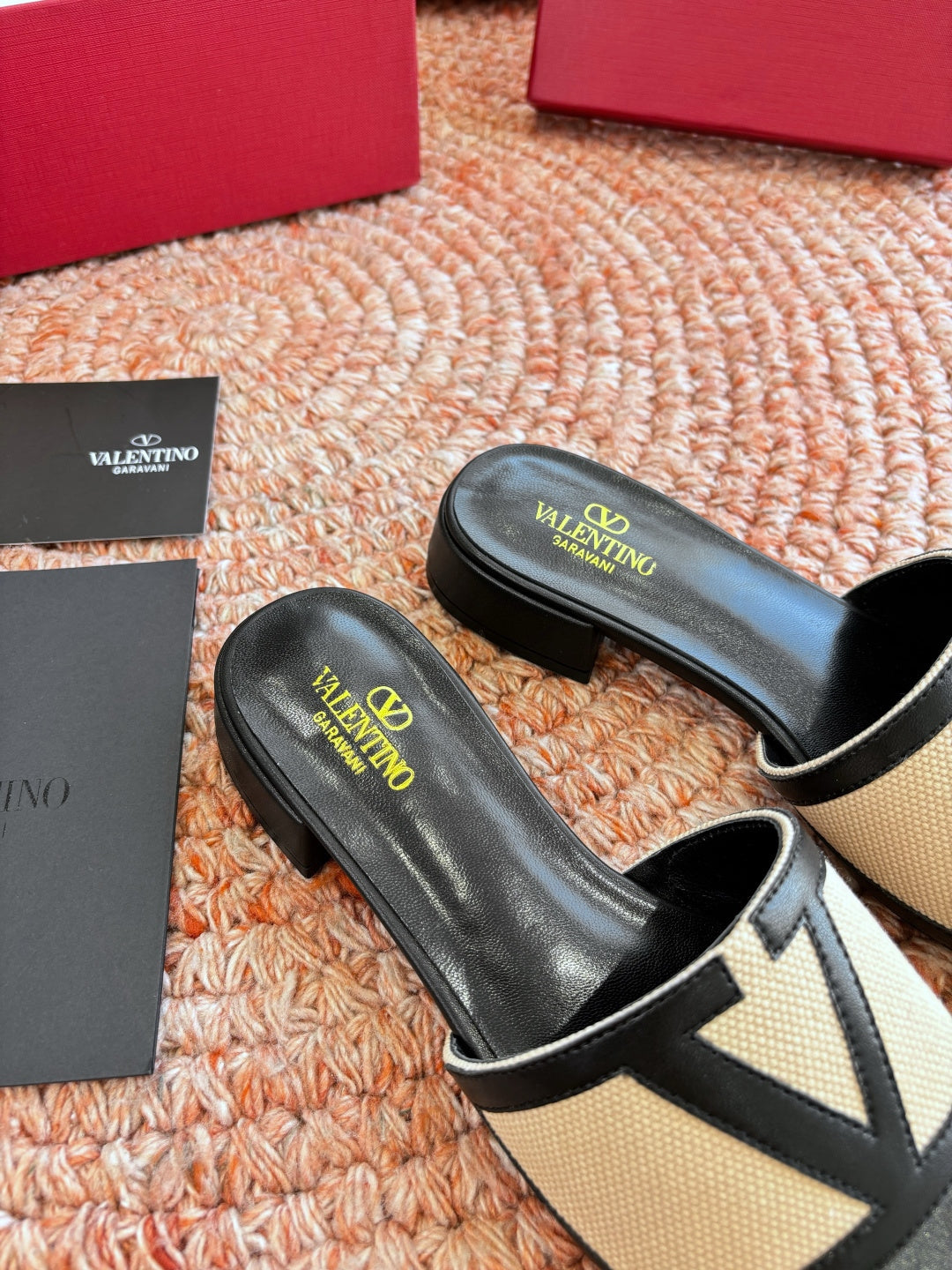 VALENTINO GARAVANI V-LOGO CANVAS SLIDE SANDALS – BLACK & BEIGE