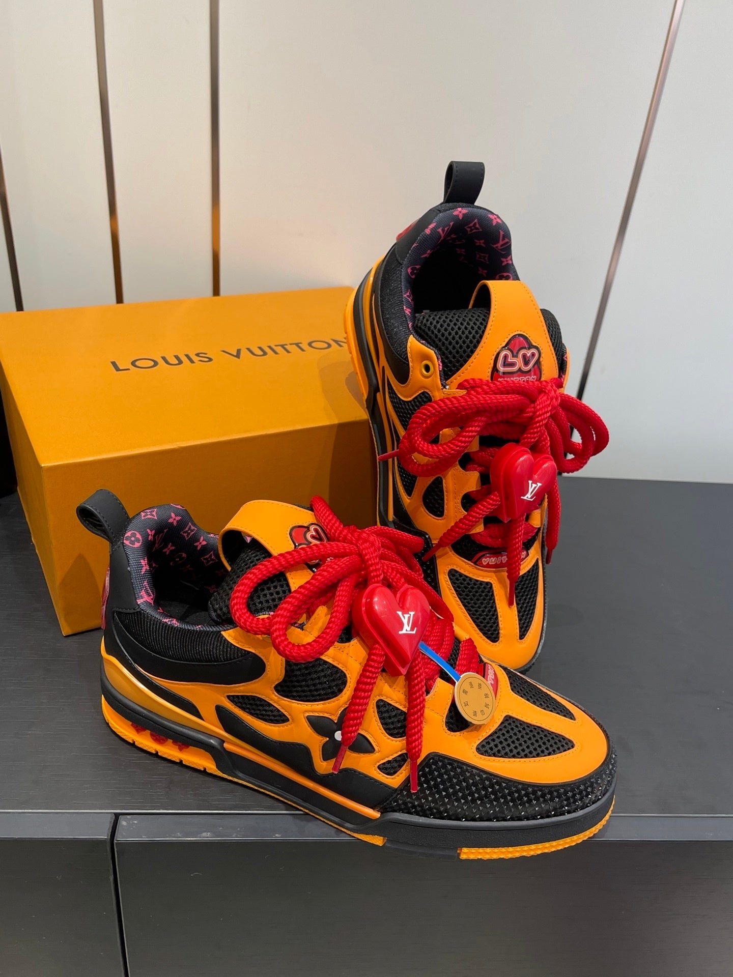 COLORBLOCK LOW-TOP SNEAKERS WITH STATEMENT LACES