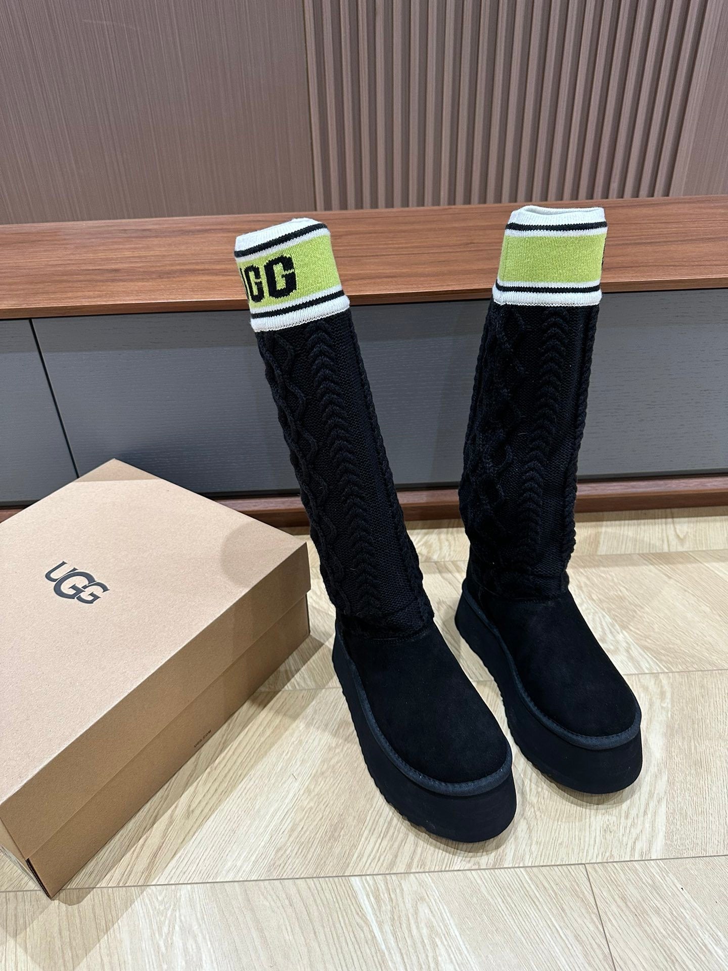 HOHE GEStrickte Plateau-Stiefel für Damen