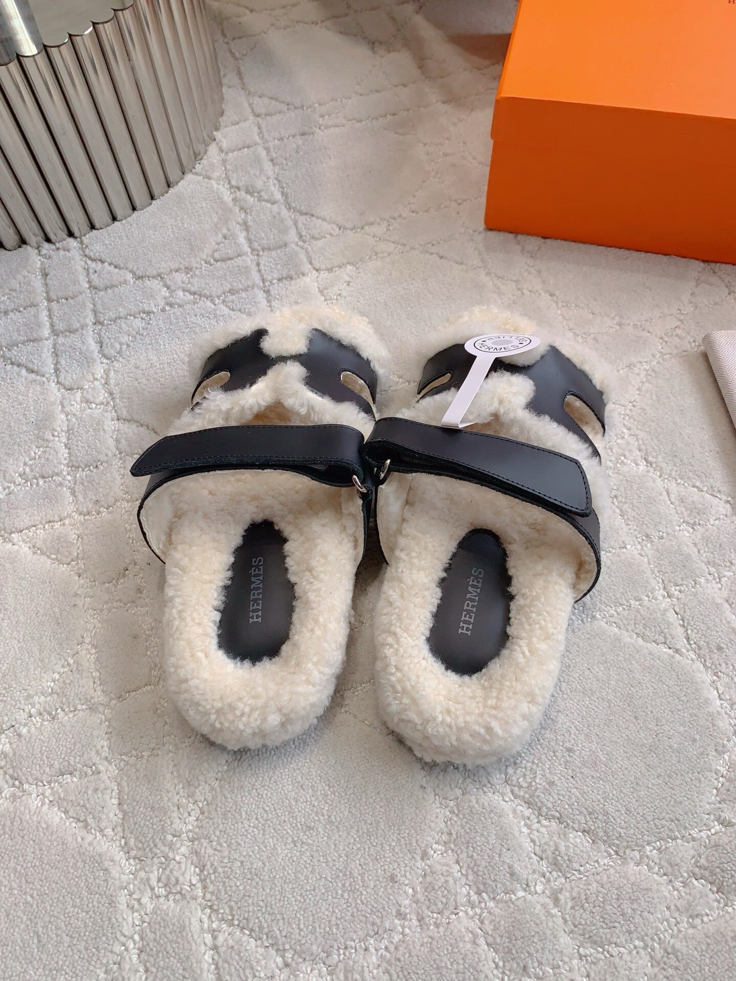 BLACK FAUX SHEARLING SLIDES WITH ADJUSTABLE COMFORT FIT