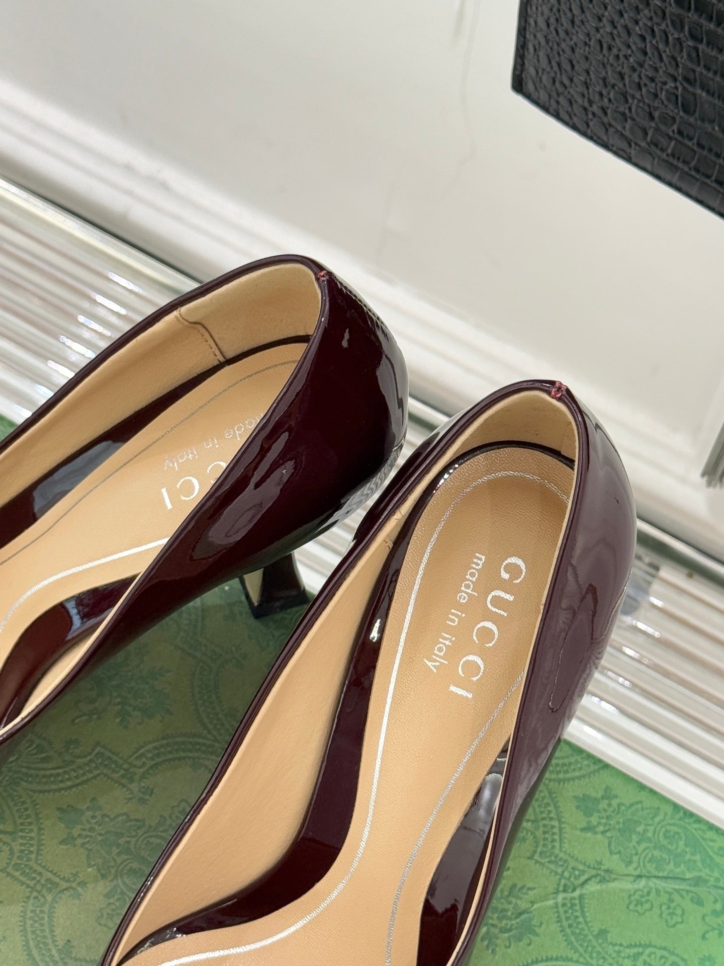 PATENT LEATHER CRYSTAL LOGO POINTED-TOE PUMPS